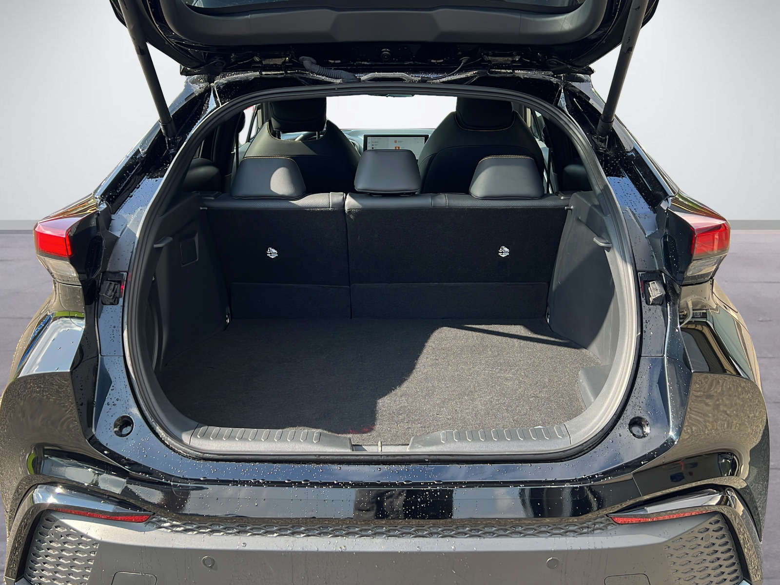 TOYOTA C-HR 2.0 PHEV Style Premiere-image-5