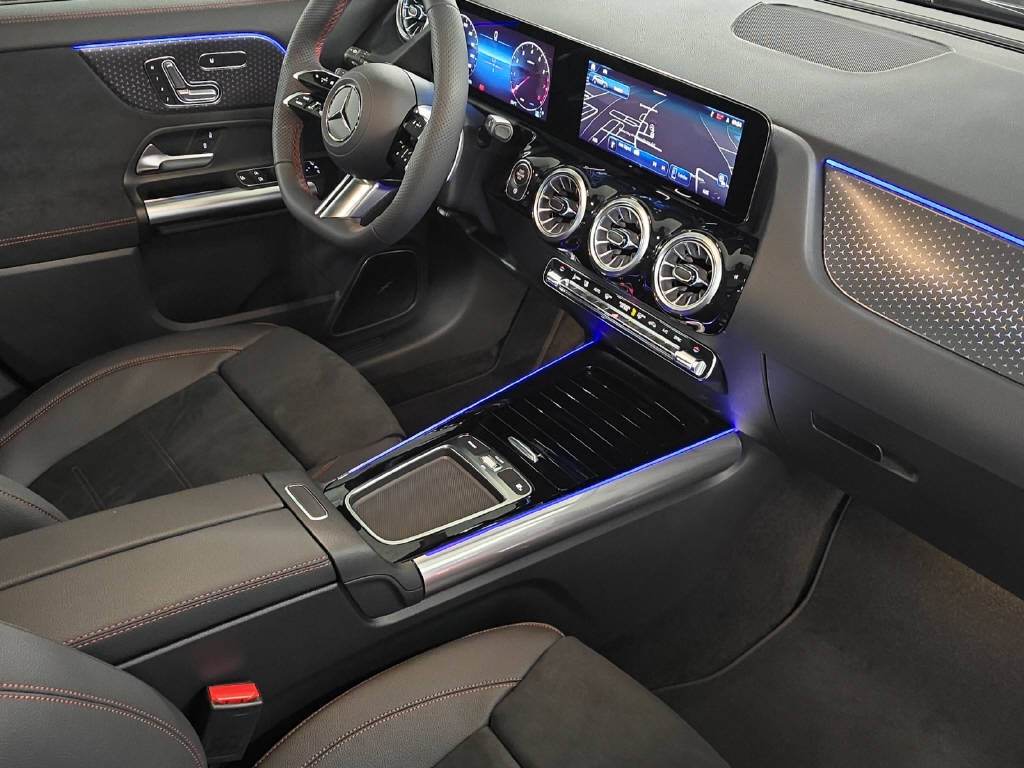 MERCEDES-BENZ GLA 200 AMG Line Night Star-image-11
