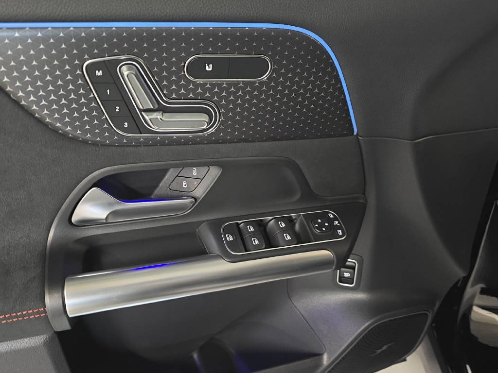 MERCEDES-BENZ GLA 200 AMG Line Night Star-image-6