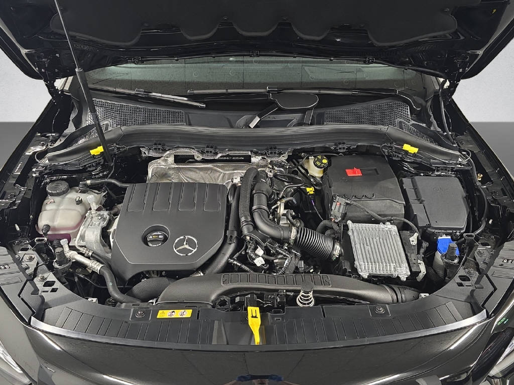 MERCEDES-BENZ GLA 200 AMG Line Night Star-image-9