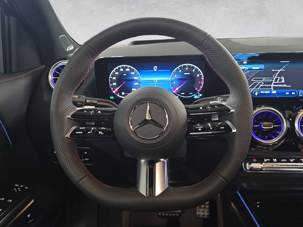 MERCEDES-BENZ GLA 200 AMG Line Night Star-image-12