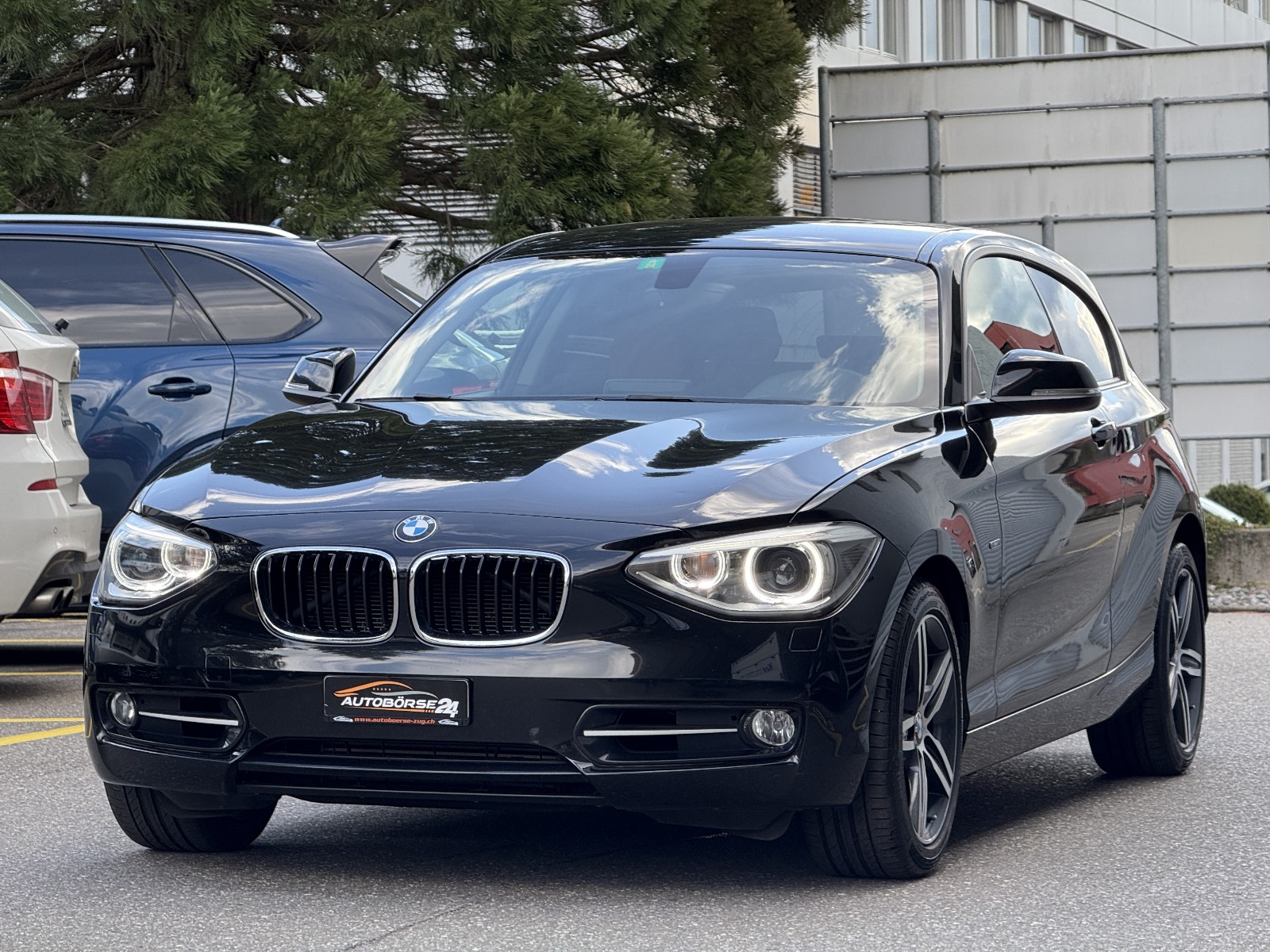 BMW 118i-image-0