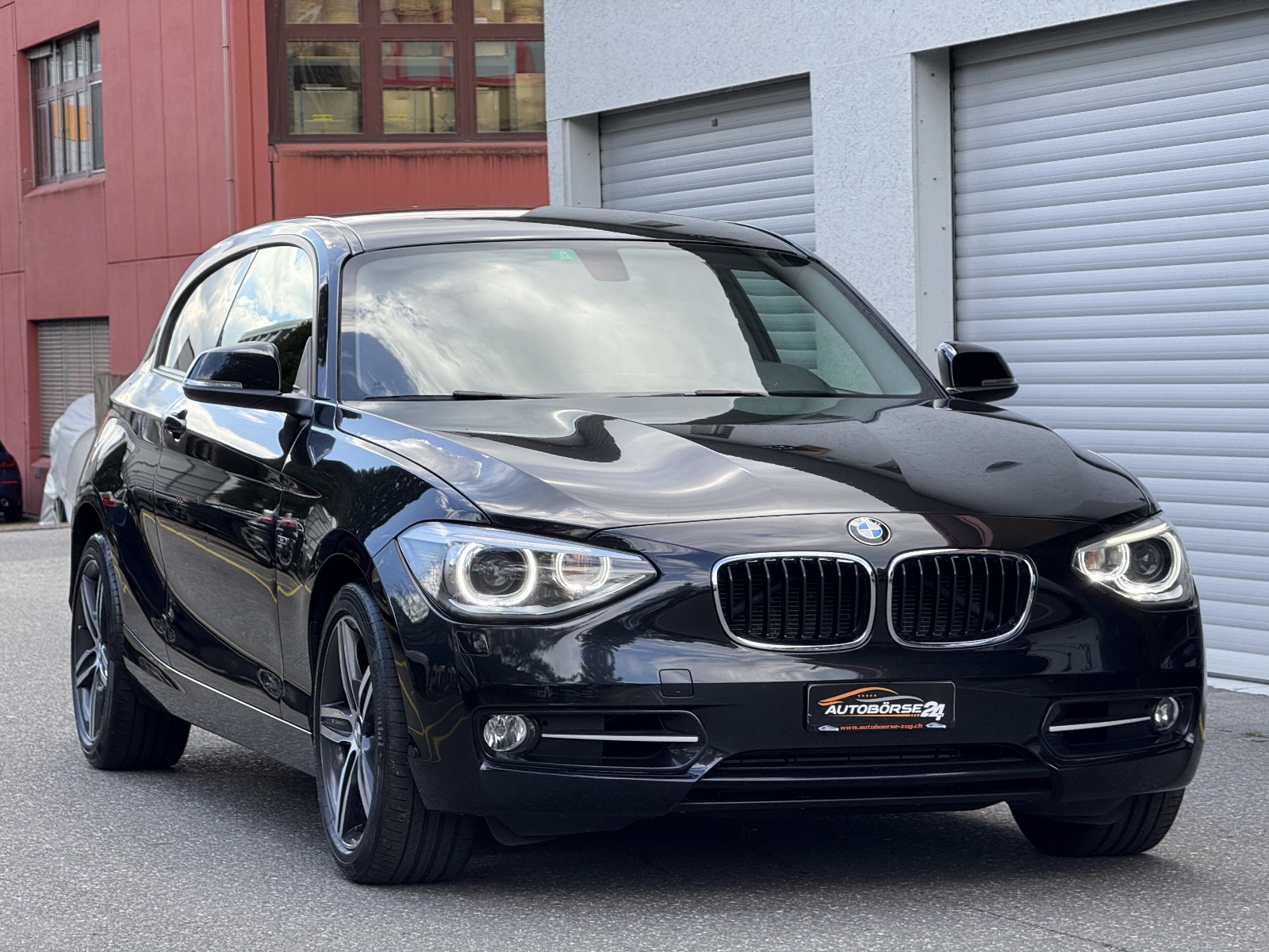 BMW 118i-image-1