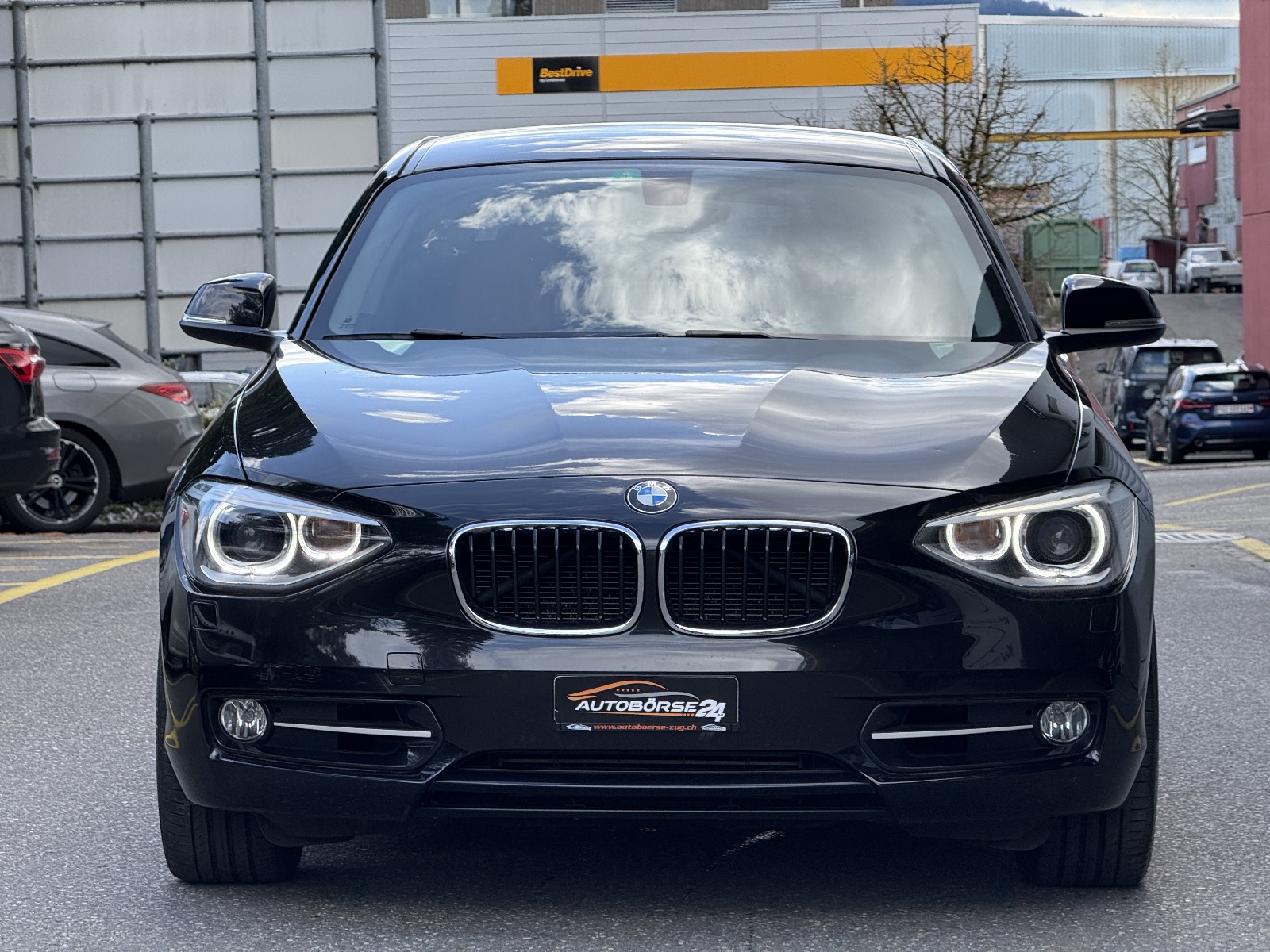 BMW 118i-image-2