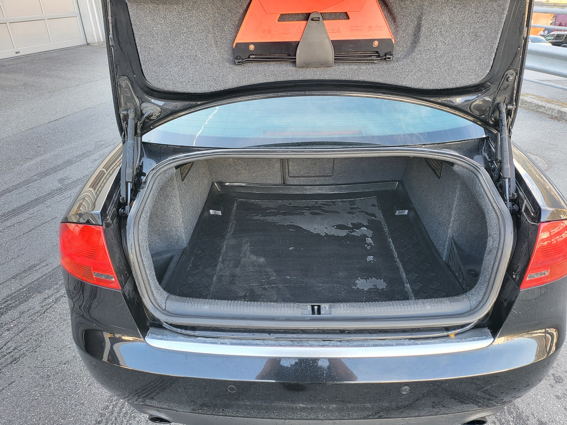 AUDI A4 Limousine 2.0 Turbo FSI quattro-image-10