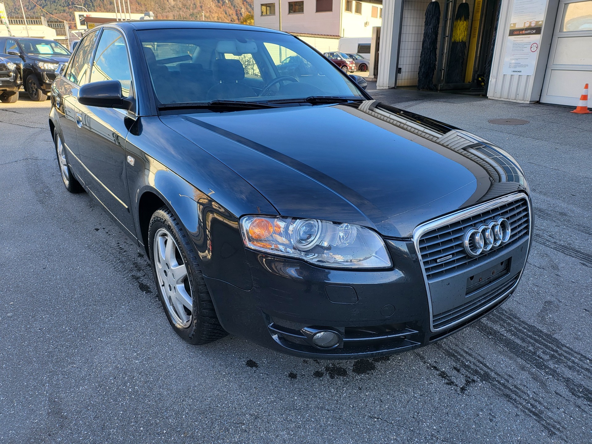 AUDI A4 Limousine 2.0 Turbo FSI quattro-image-2