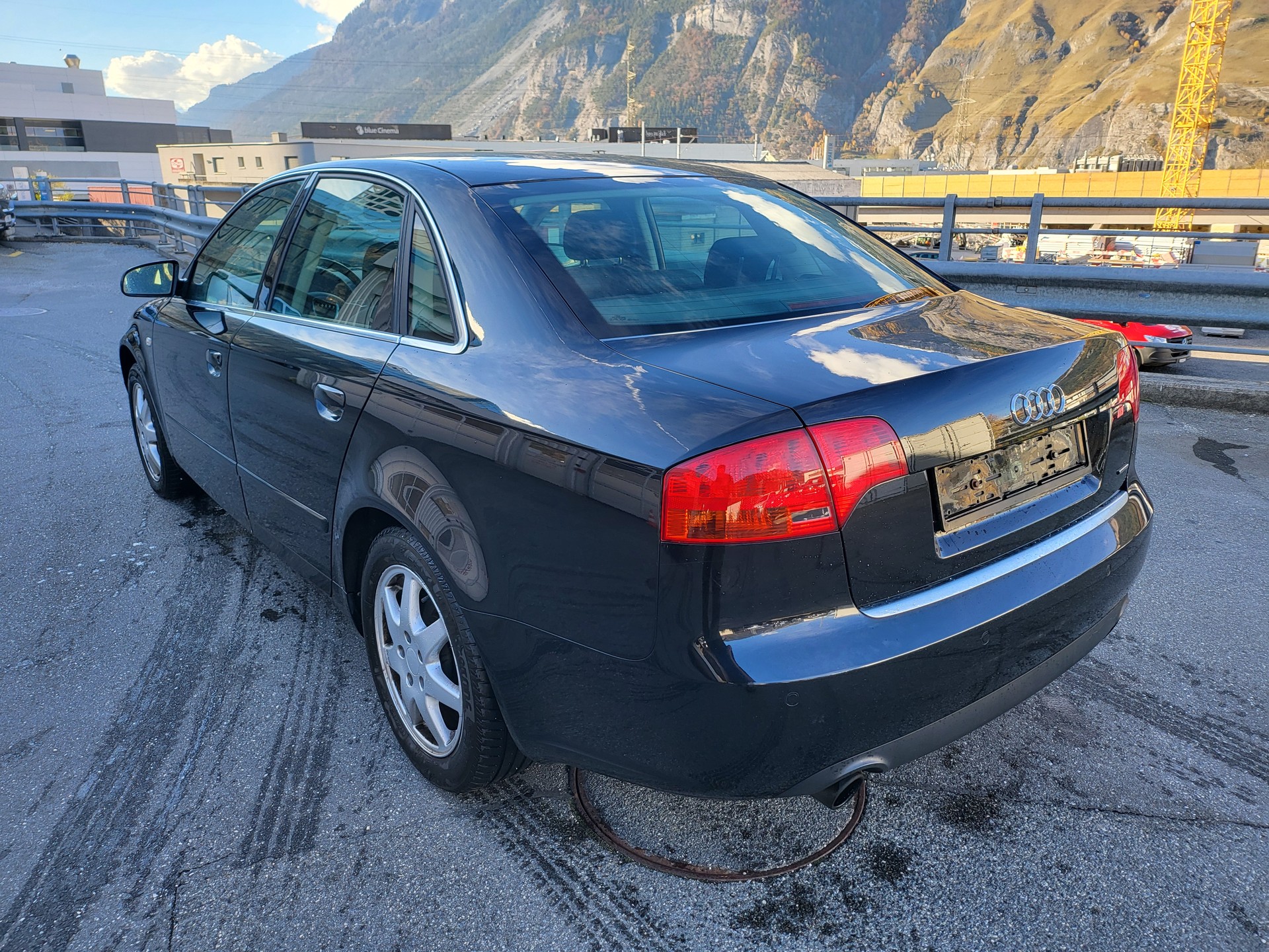 AUDI A4 Limousine 2.0 Turbo FSI quattro-image-4