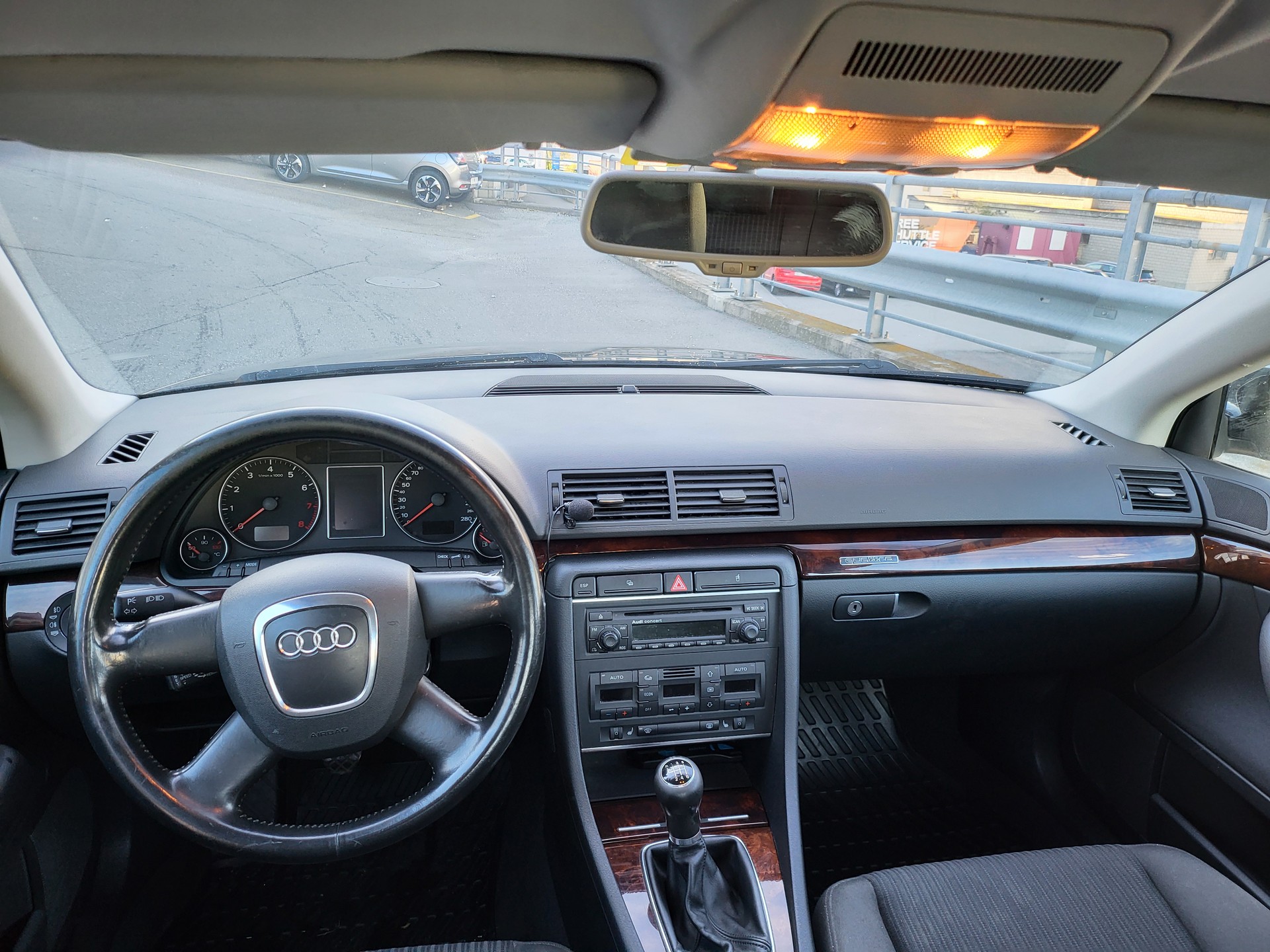 AUDI A4 Limousine 2.0 Turbo FSI quattro-image-6