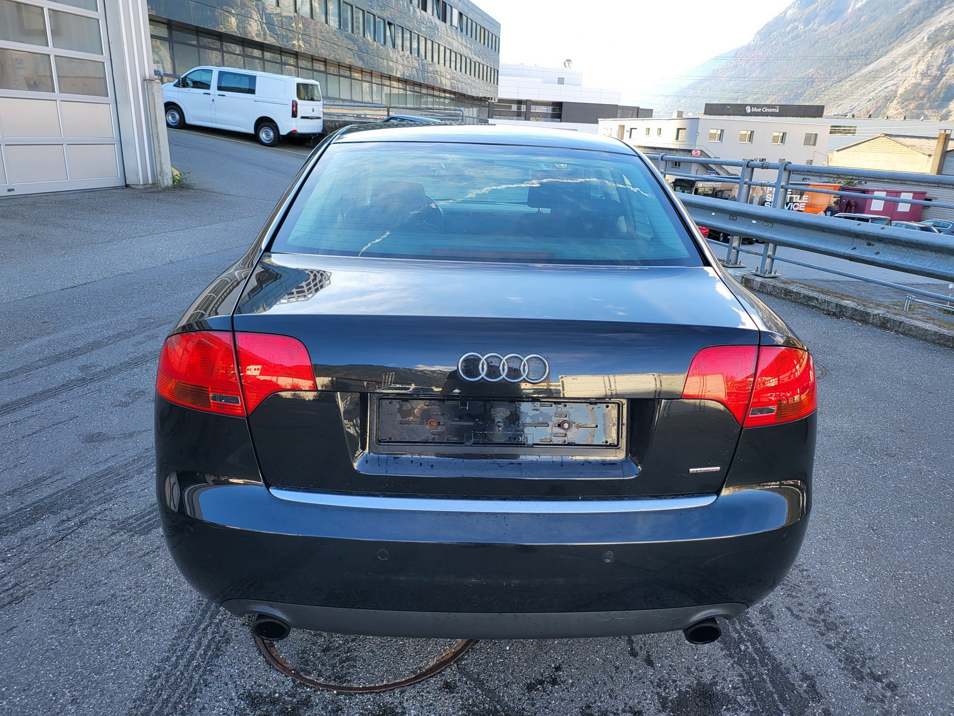 AUDI A4 Limousine 2.0 Turbo FSI quattro-image-3
