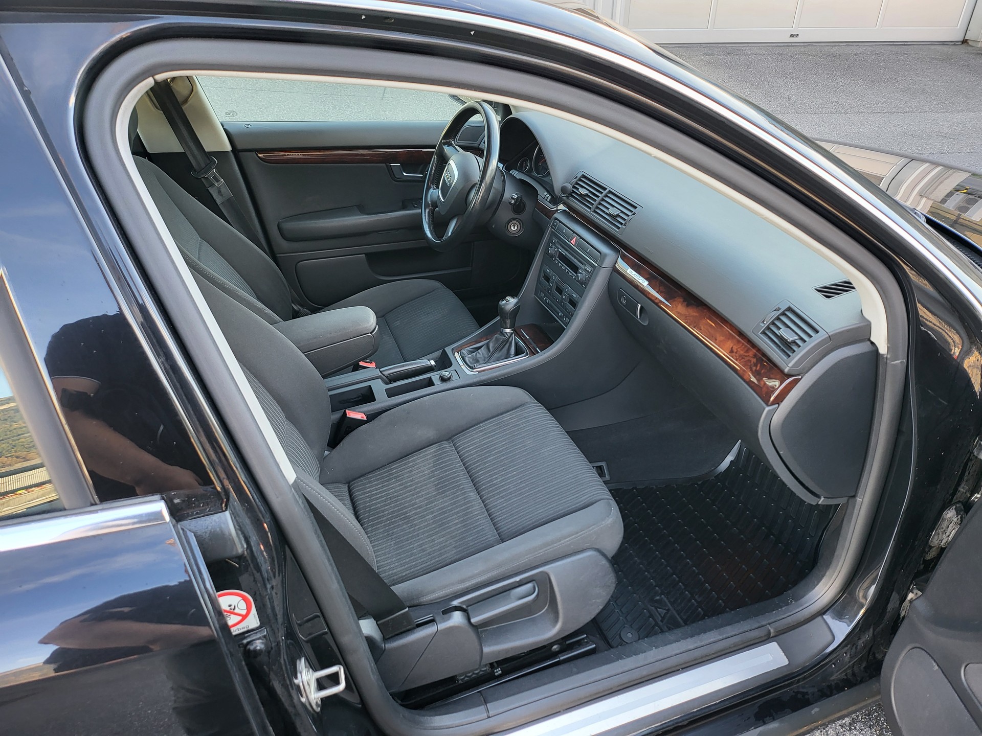 AUDI A4 Limousine 2.0 Turbo FSI quattro-image-8