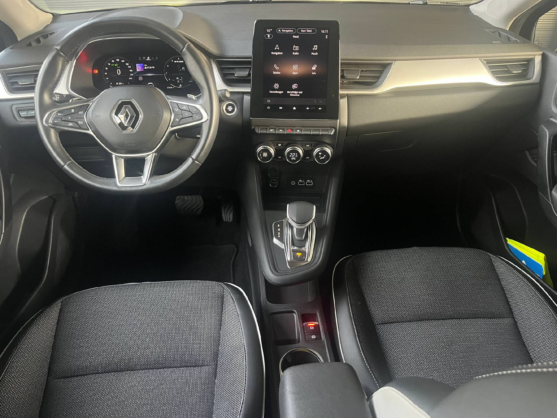 RENAULT Captur 1.3 TCe 140 techno EDC-image-6