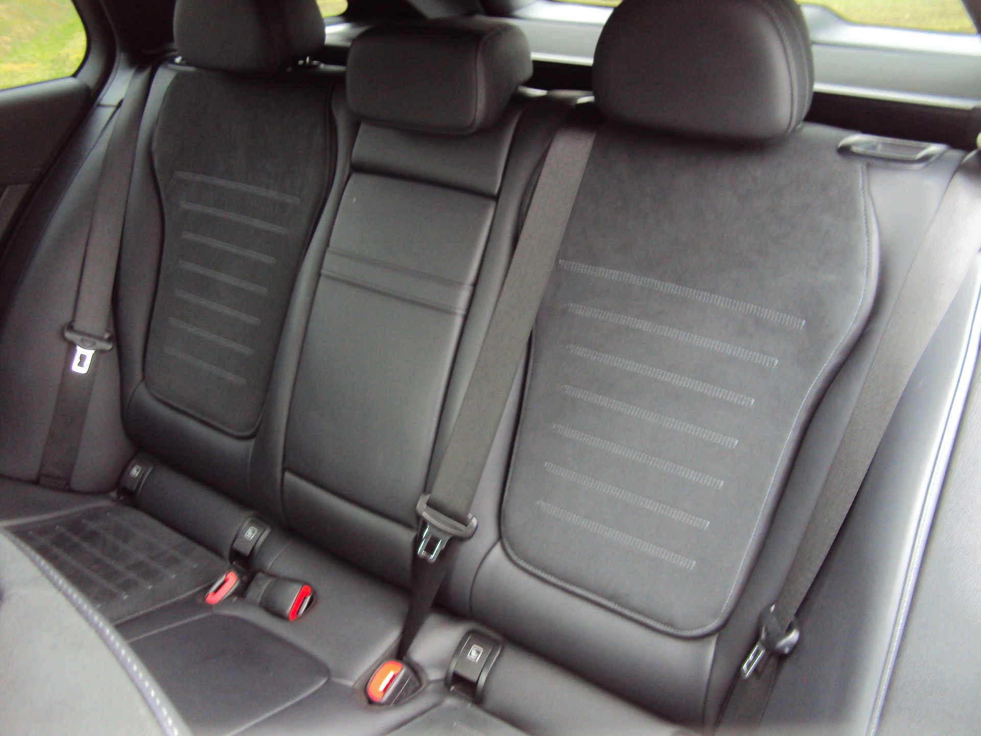 MERCEDES-BENZ C 220 d T AMG Line-image-15