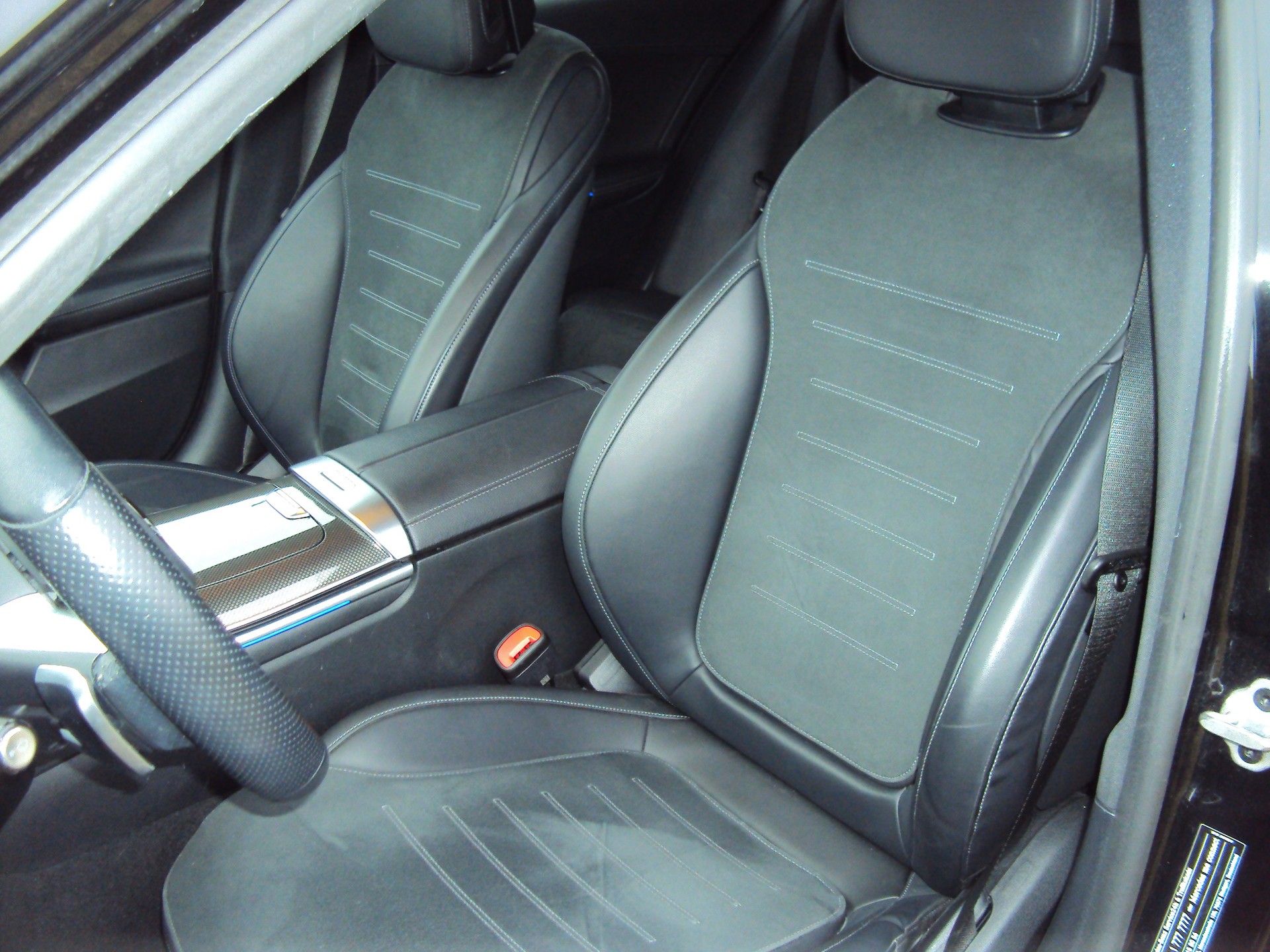 MERCEDES-BENZ C 220 d T AMG Line-image-14