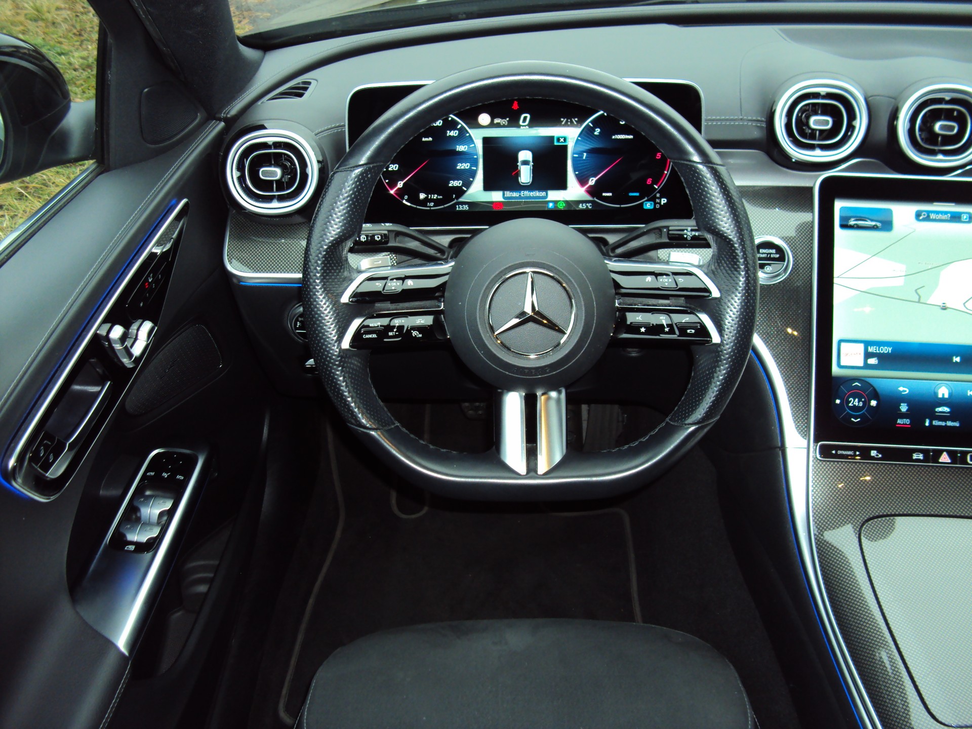 MERCEDES-BENZ C 220 d T AMG Line-image-9