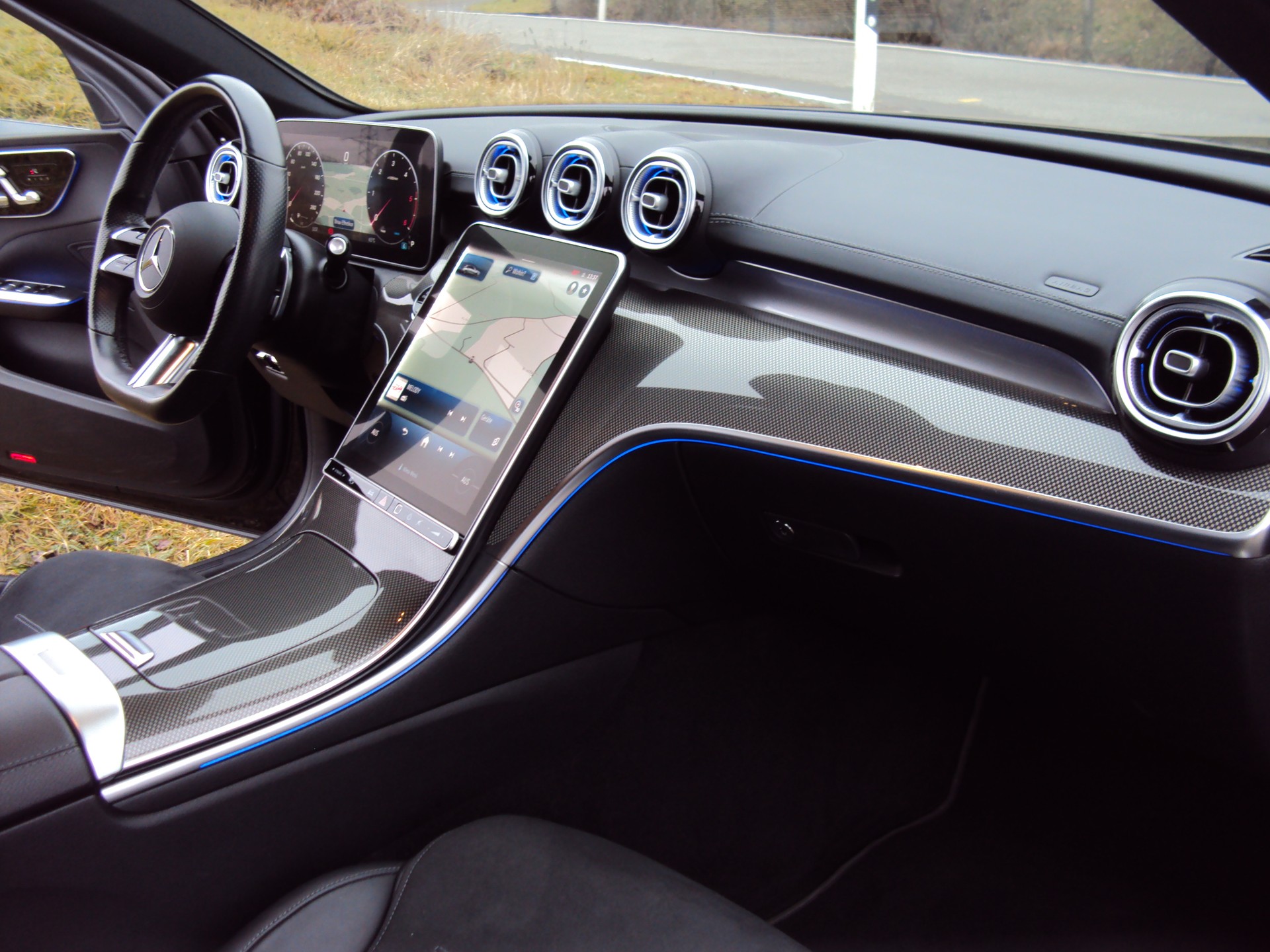 MERCEDES-BENZ C 220 d T AMG Line-image-13