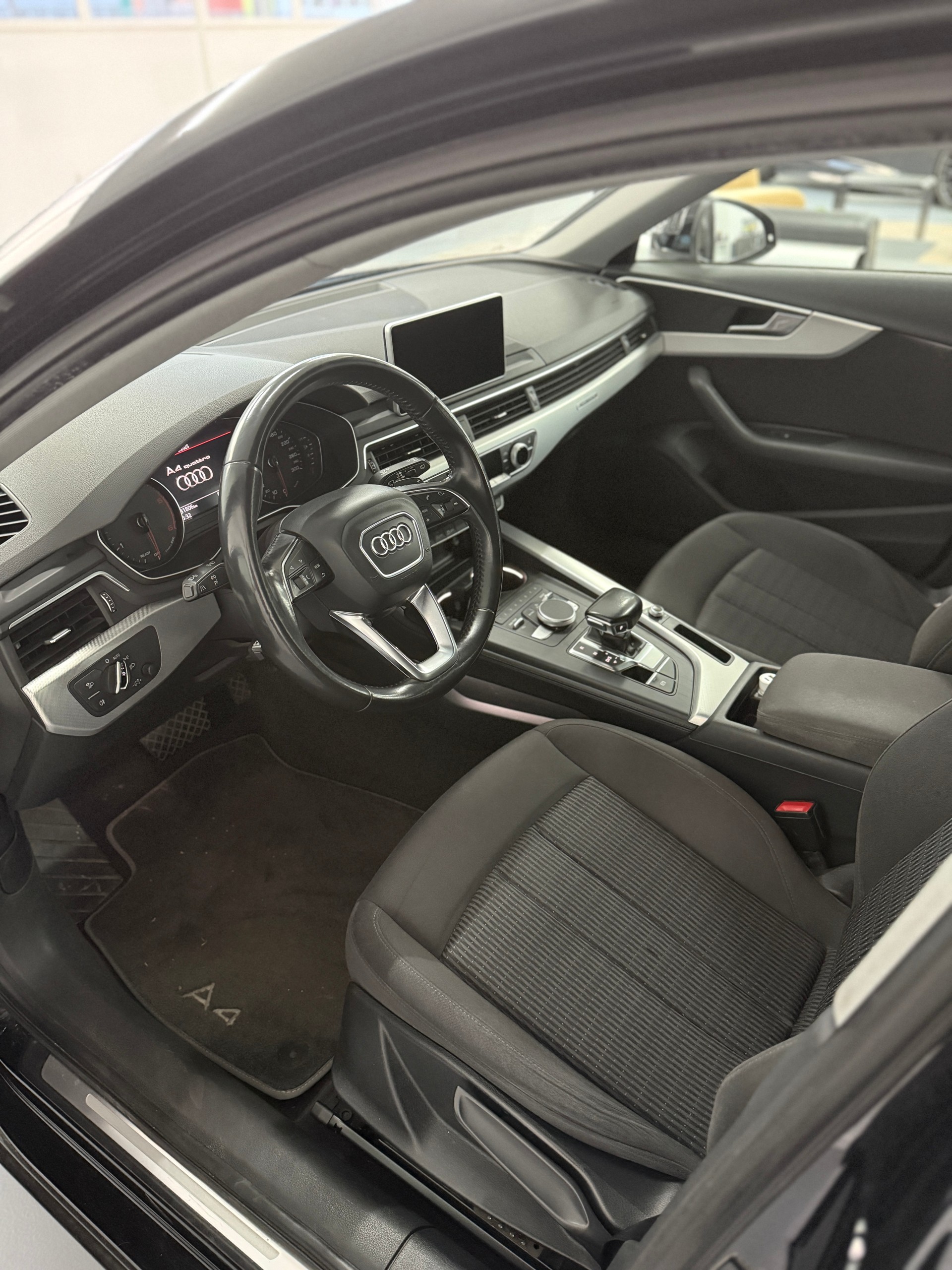 AUDI A4 Avant 2.0 TDI quattro S-tronic-image-1