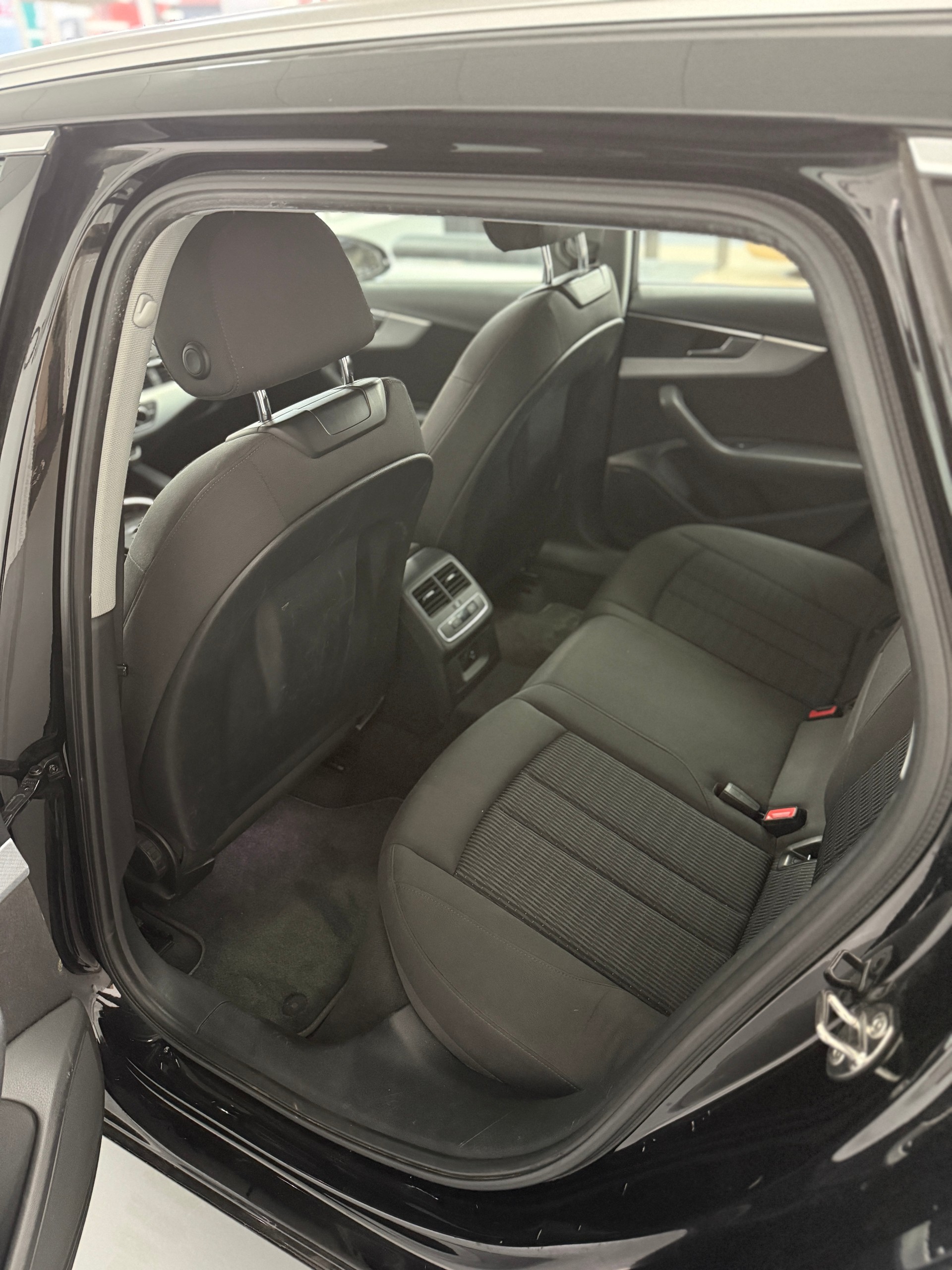 AUDI A4 Avant 2.0 TDI quattro S-tronic-image-2