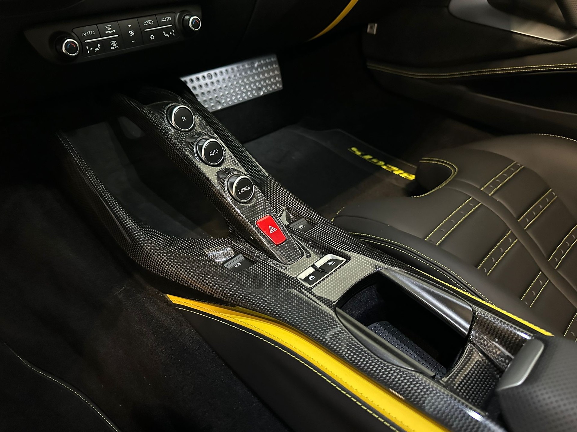 FERRARI 812 GTS Full Carbon + Sonderfarbe-showroom-element-3