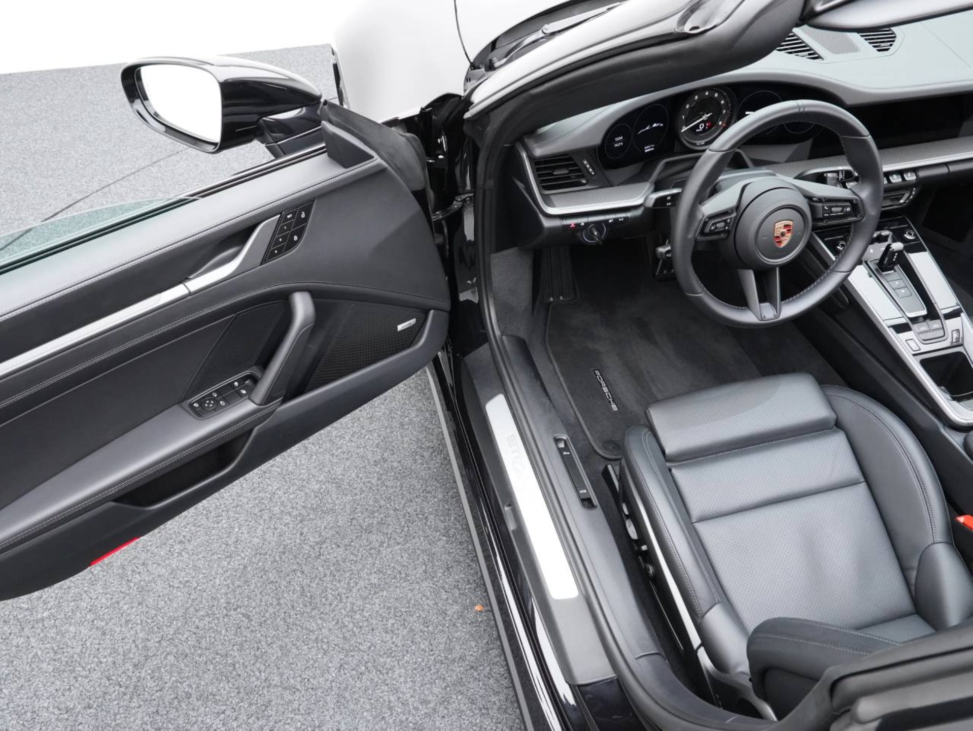 PORSCHE 911 Targa 4S-image-3