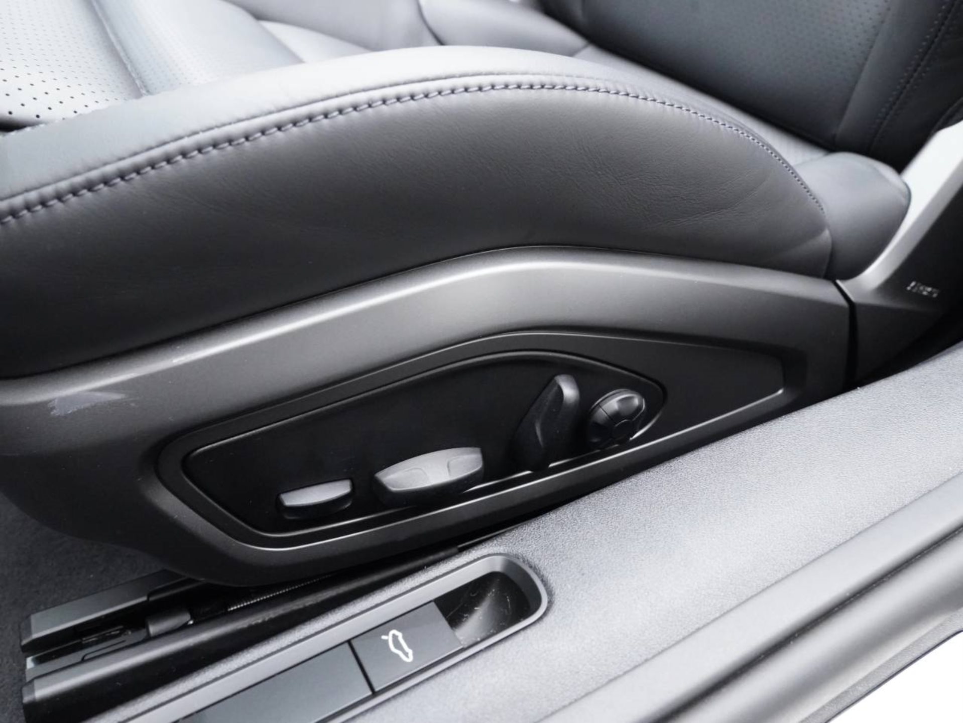 PORSCHE 911 Targa 4S-image-21