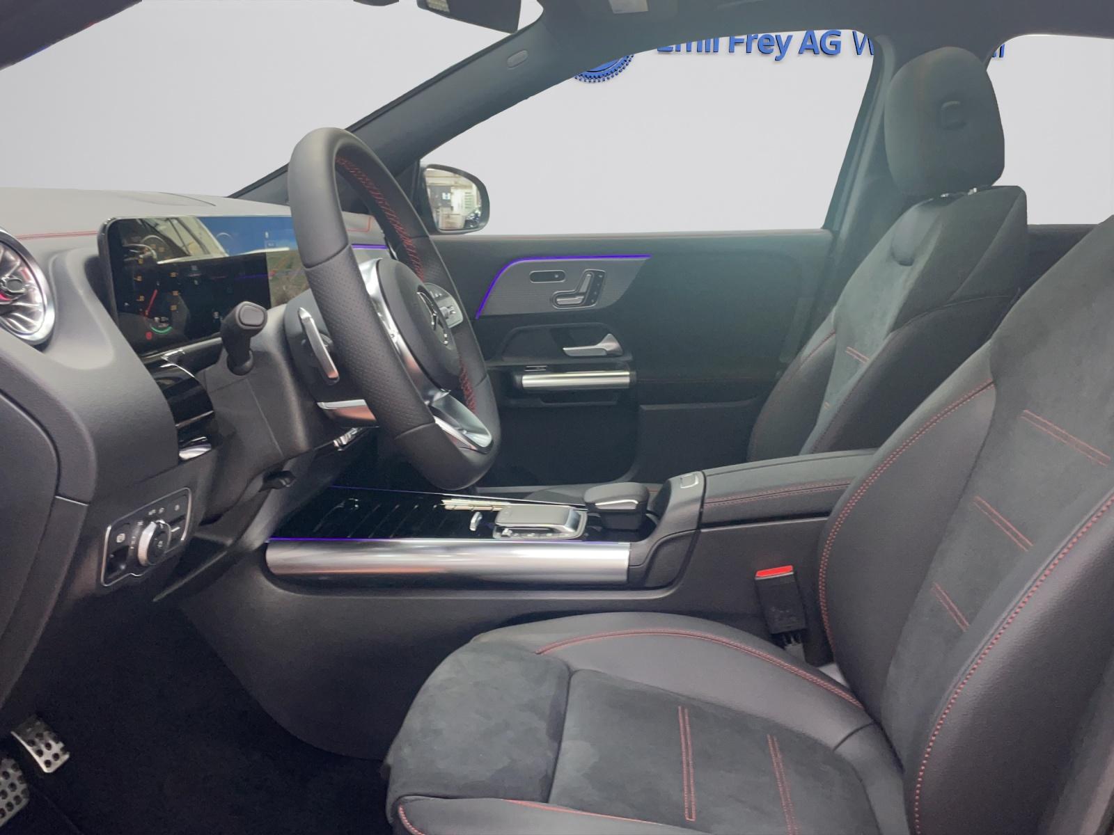 MERCEDES-BENZ EQA 300 4MATIC AMG Line-image-5