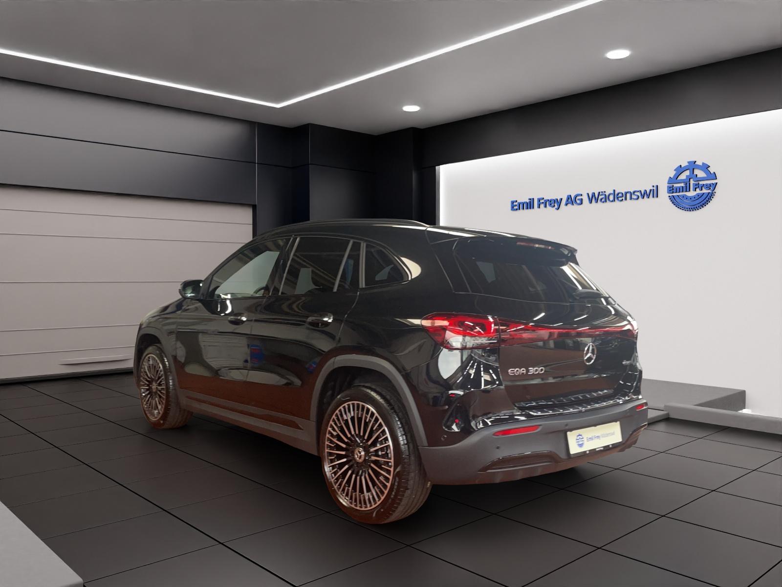 MERCEDES-BENZ EQA 300 4MATIC AMG Line-showroom-element-3