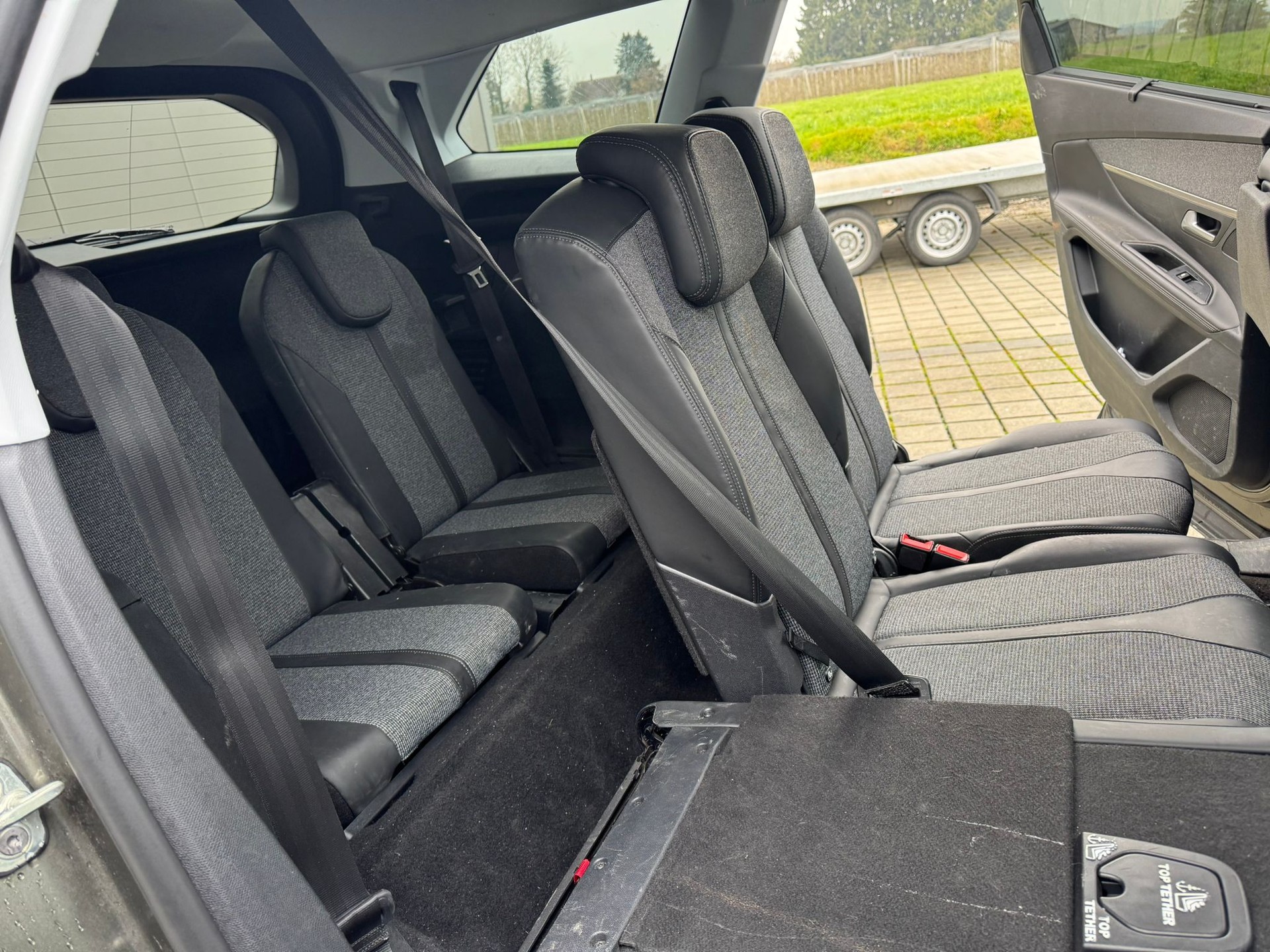 PEUGEOT 5008 1.2 Pure Tech Allure-image-11