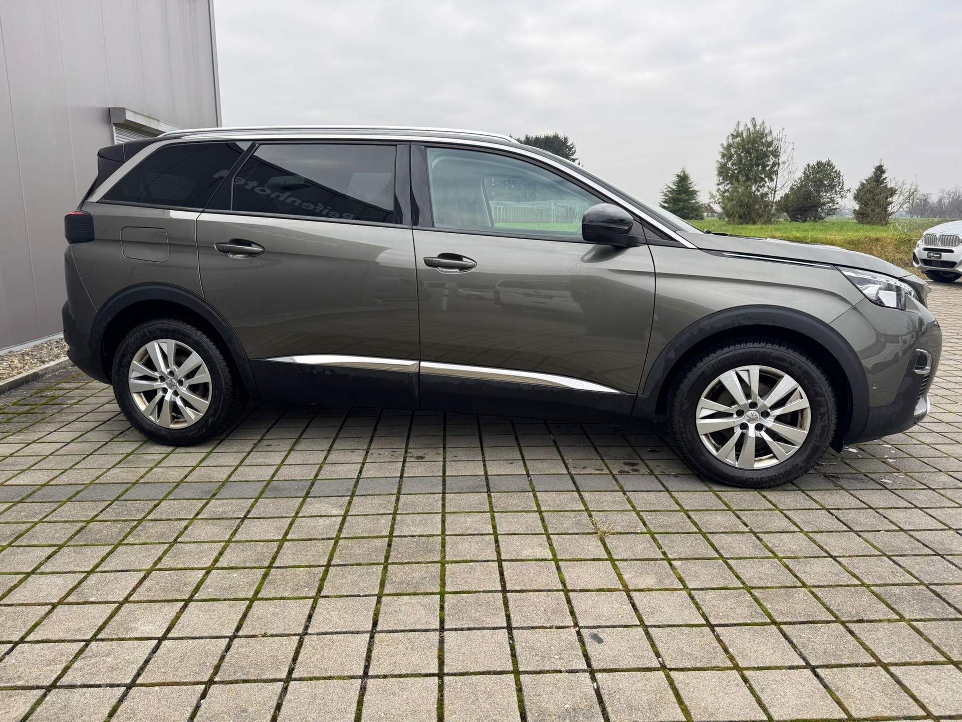 PEUGEOT 5008 1.2 Pure Tech Allure-image-4