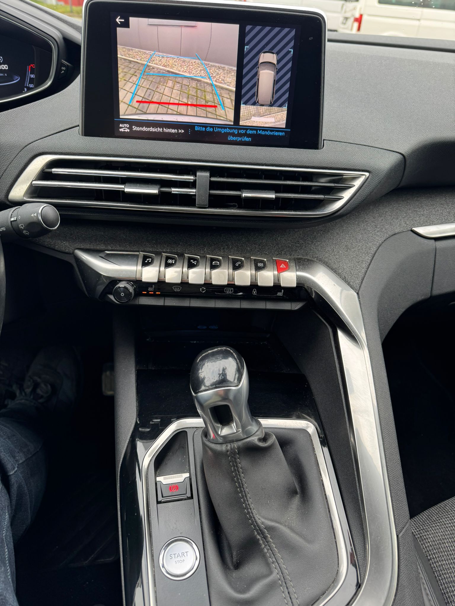 PEUGEOT 5008 1.2 Pure Tech Allure-image-15