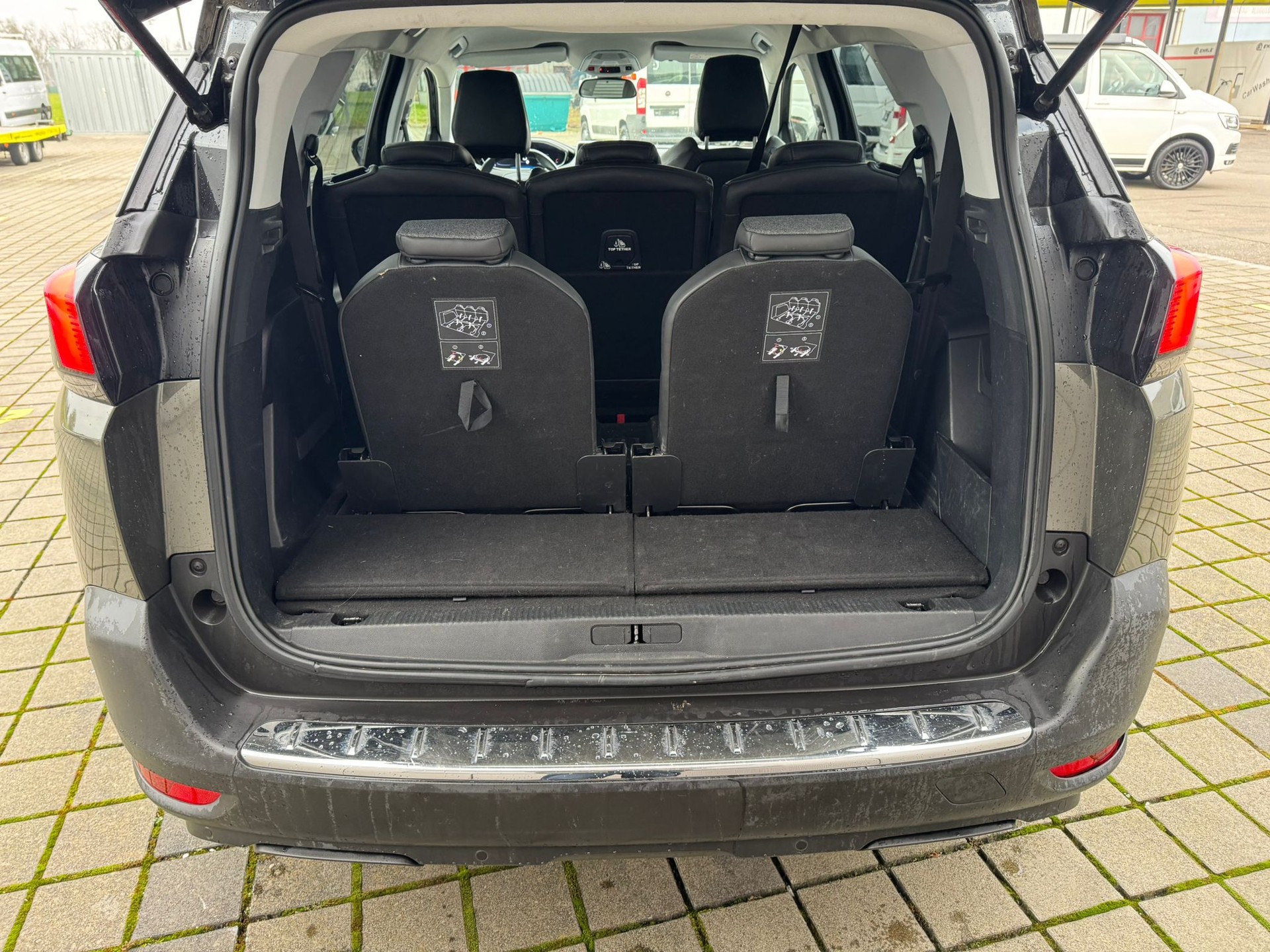 PEUGEOT 5008 1.2 Pure Tech Allure-image-9