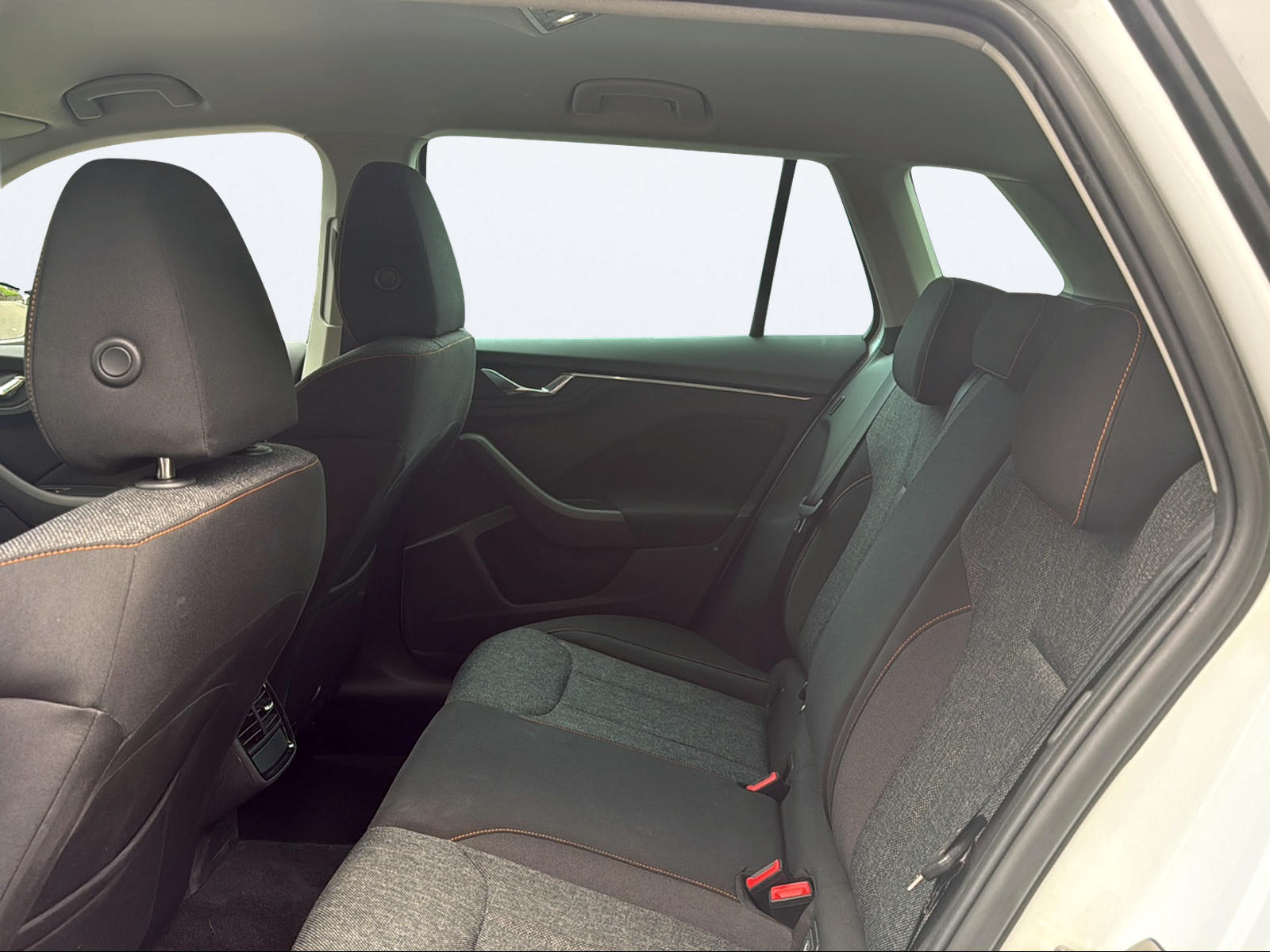 SKODA Kamiq 1.0 TSI Clever DSG-image-13
