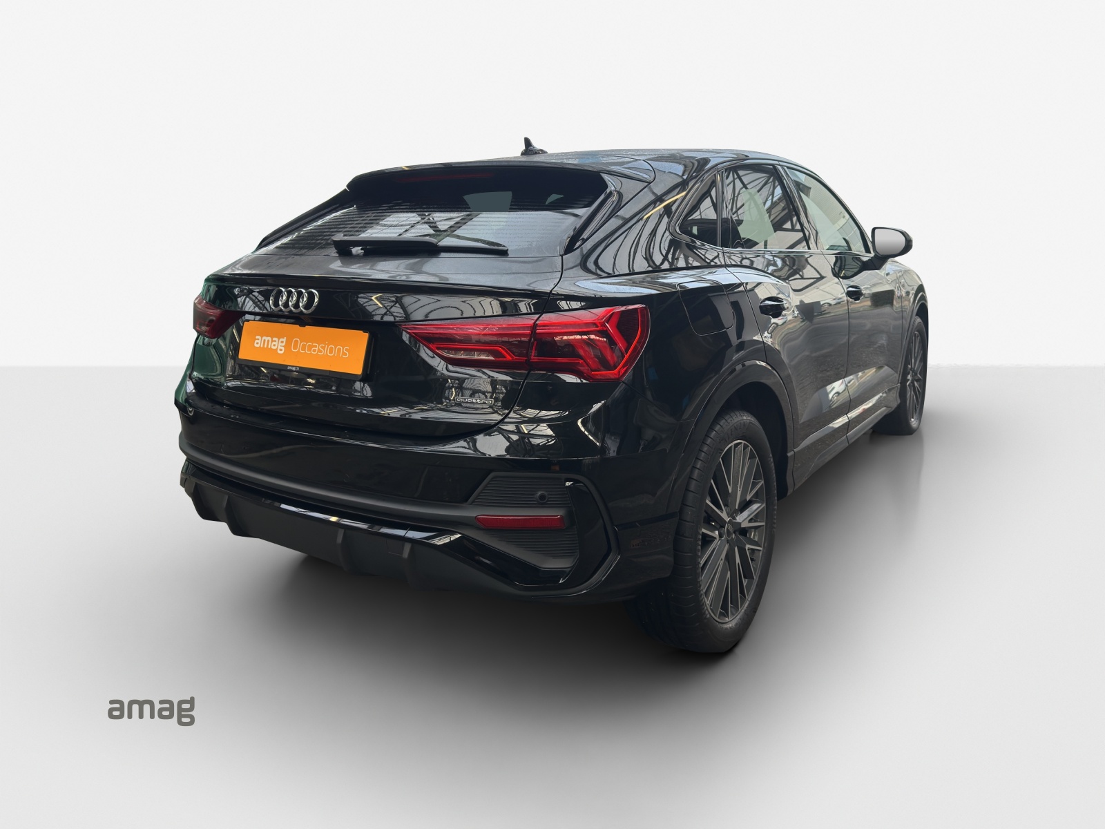 AUDI Q3 Sportback 35 TDI S line Attraction quattro S-tronic-image-4