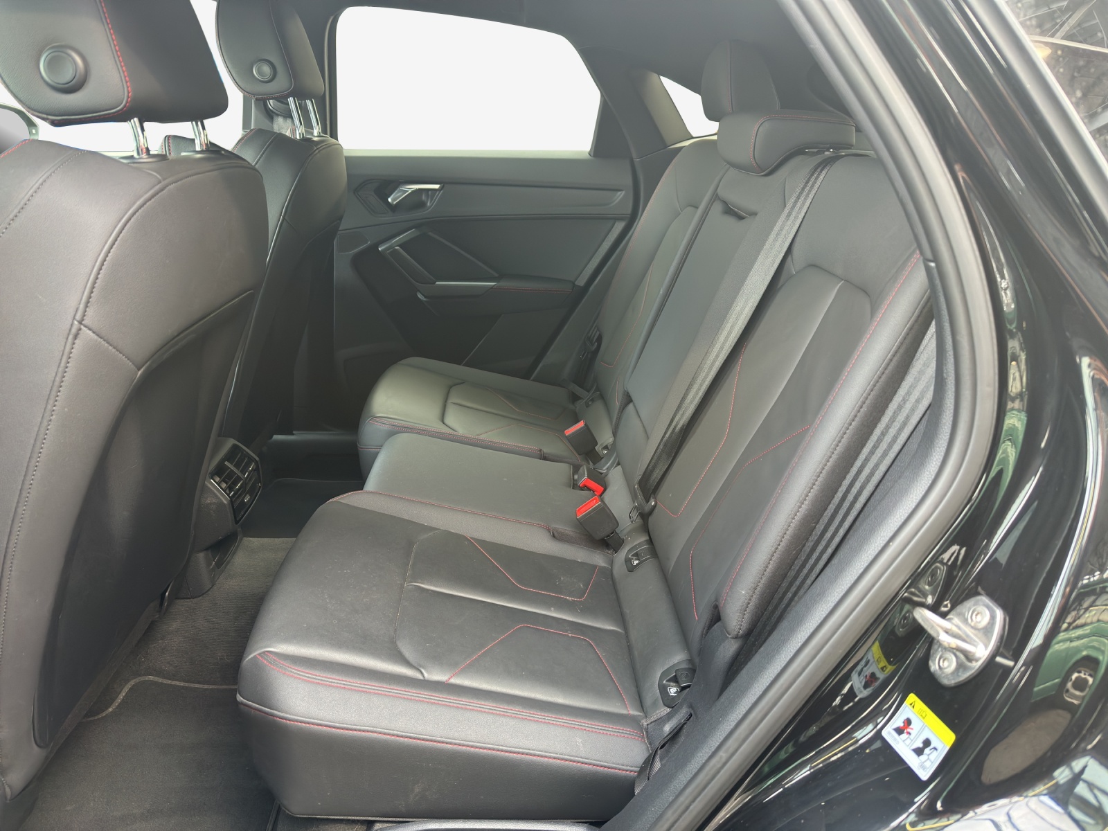 AUDI Q3 Sportback 35 TDI S line Attraction quattro S-tronic-image-11