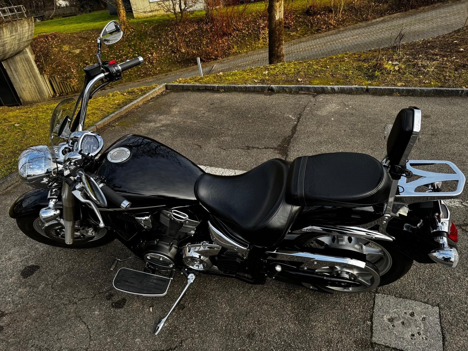 YAMAHA XVS 1300 A Midnight Star-showroom-element-3