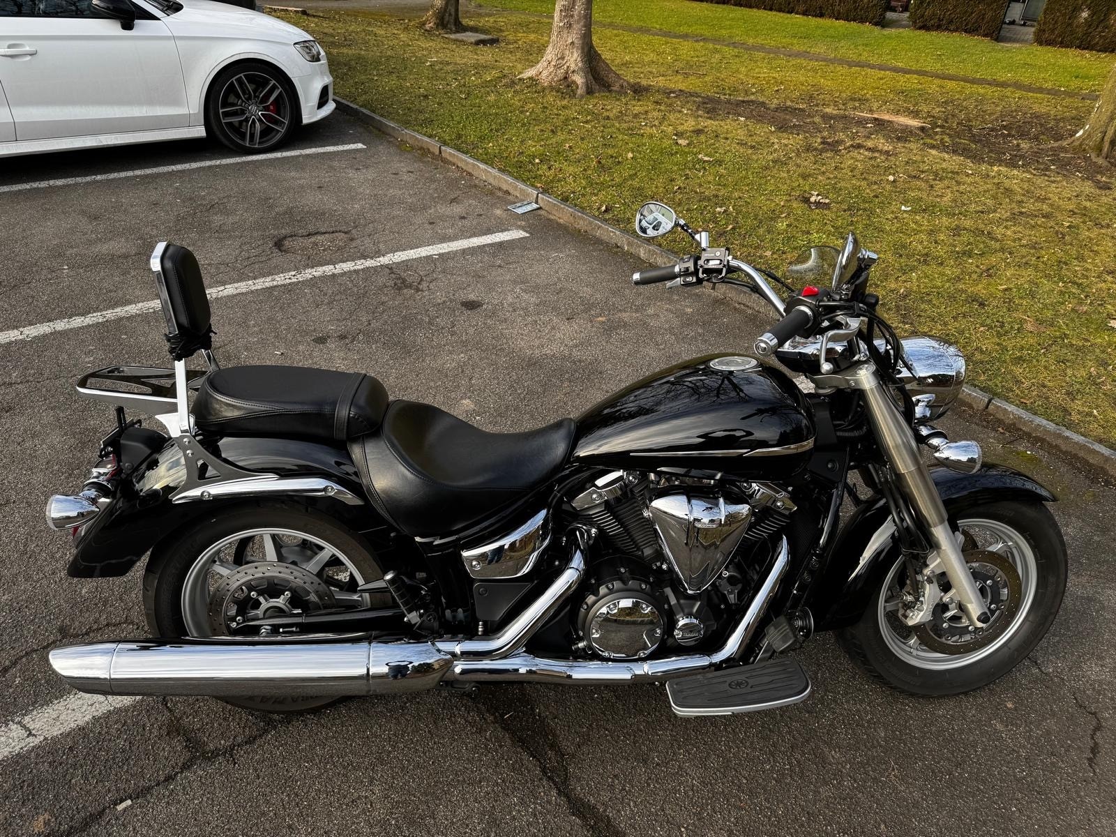 YAMAHA XVS 1300 A Midnight Star-showroom-element-1