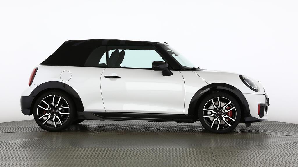 MINI John Cooper Works Cabrio-image-1