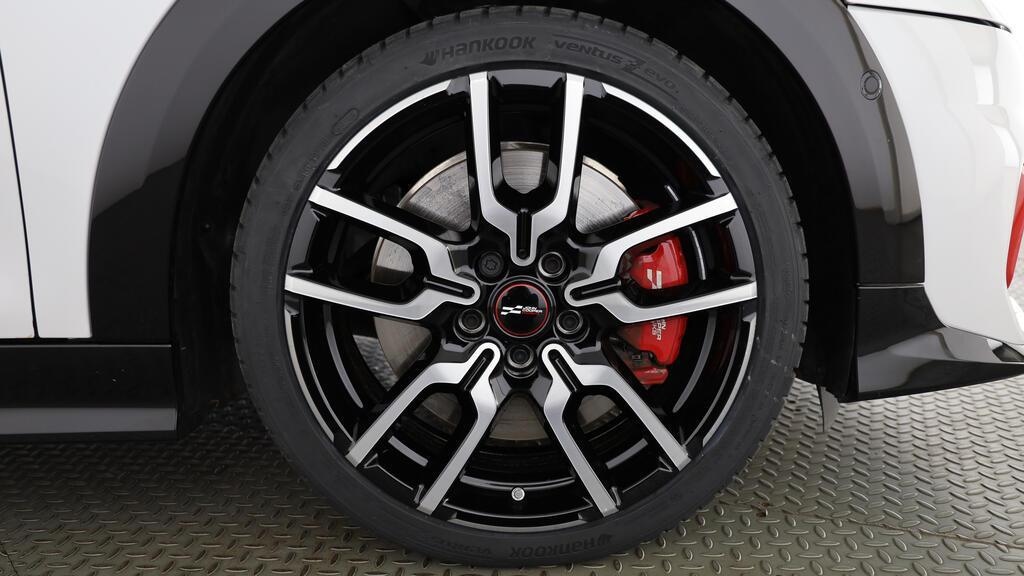 MINI John Cooper Works Cabrio-image-7