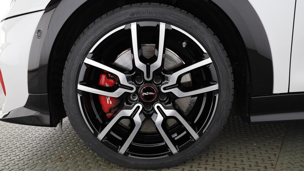 MINI John Cooper Works Cabrio-image-8