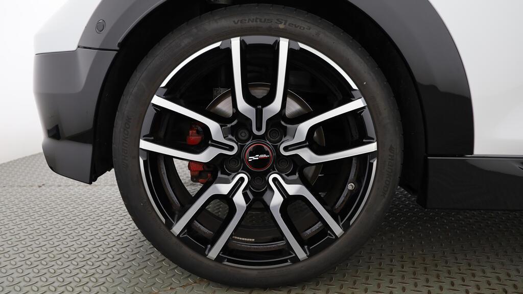 MINI John Cooper Works Cabrio-image-8