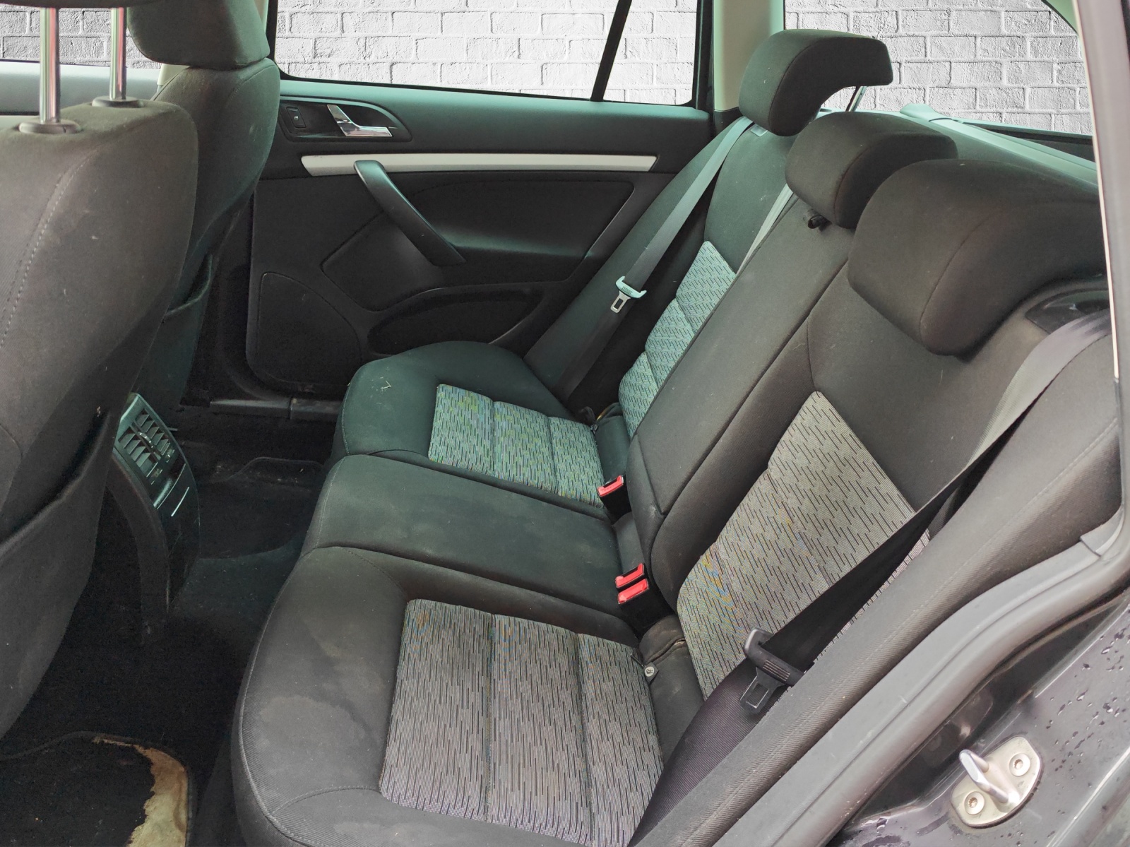 SKODA Octavia Combi 1.8 TSI 50Years 4x4-image-17