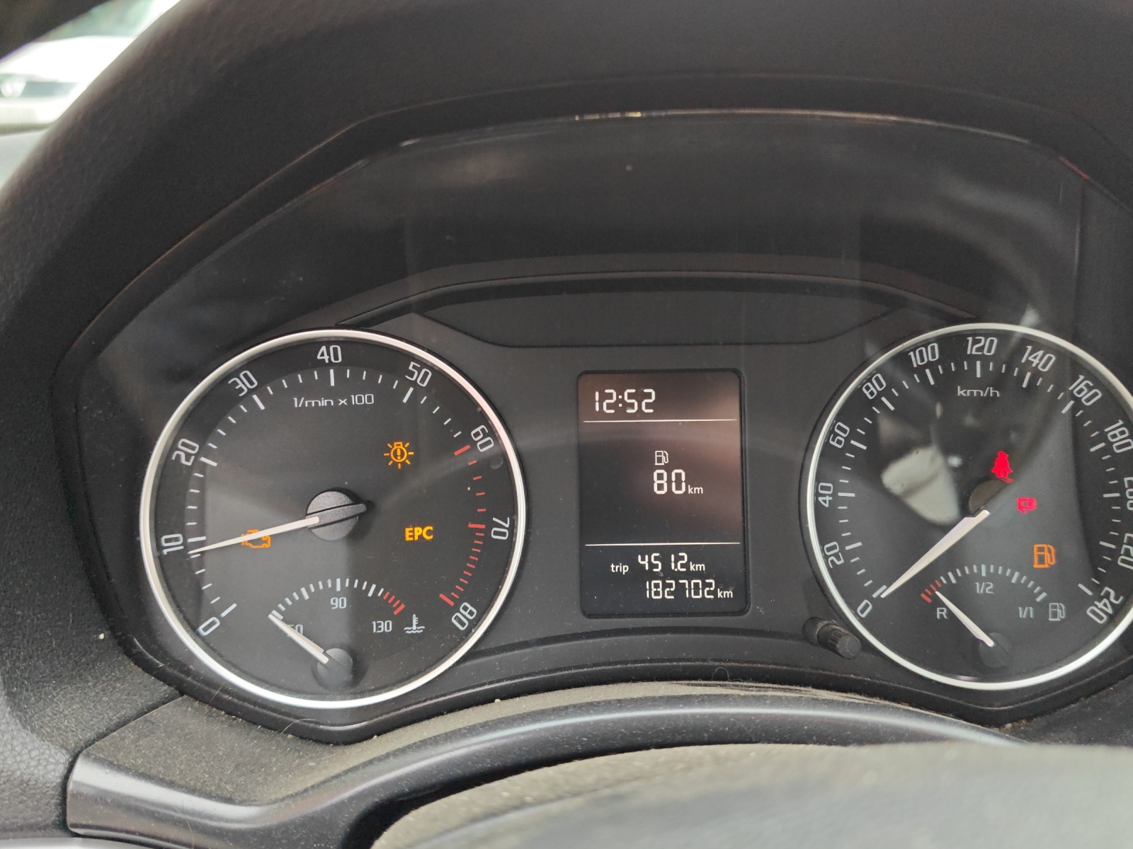 SKODA Octavia Combi 1.8 TSI 50Years 4x4-image-10