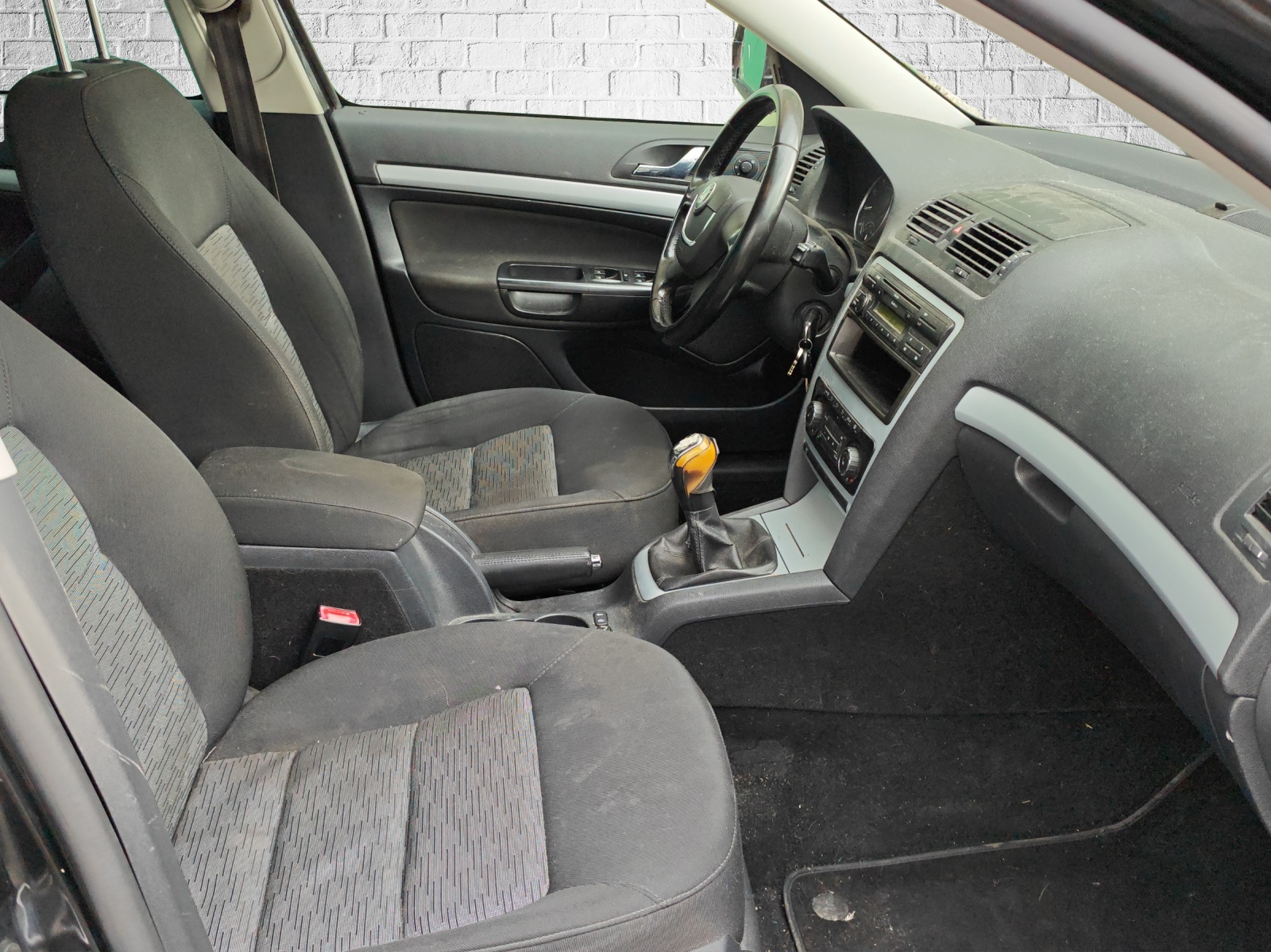 SKODA Octavia Combi 1.8 TSI 50Years 4x4-image-15
