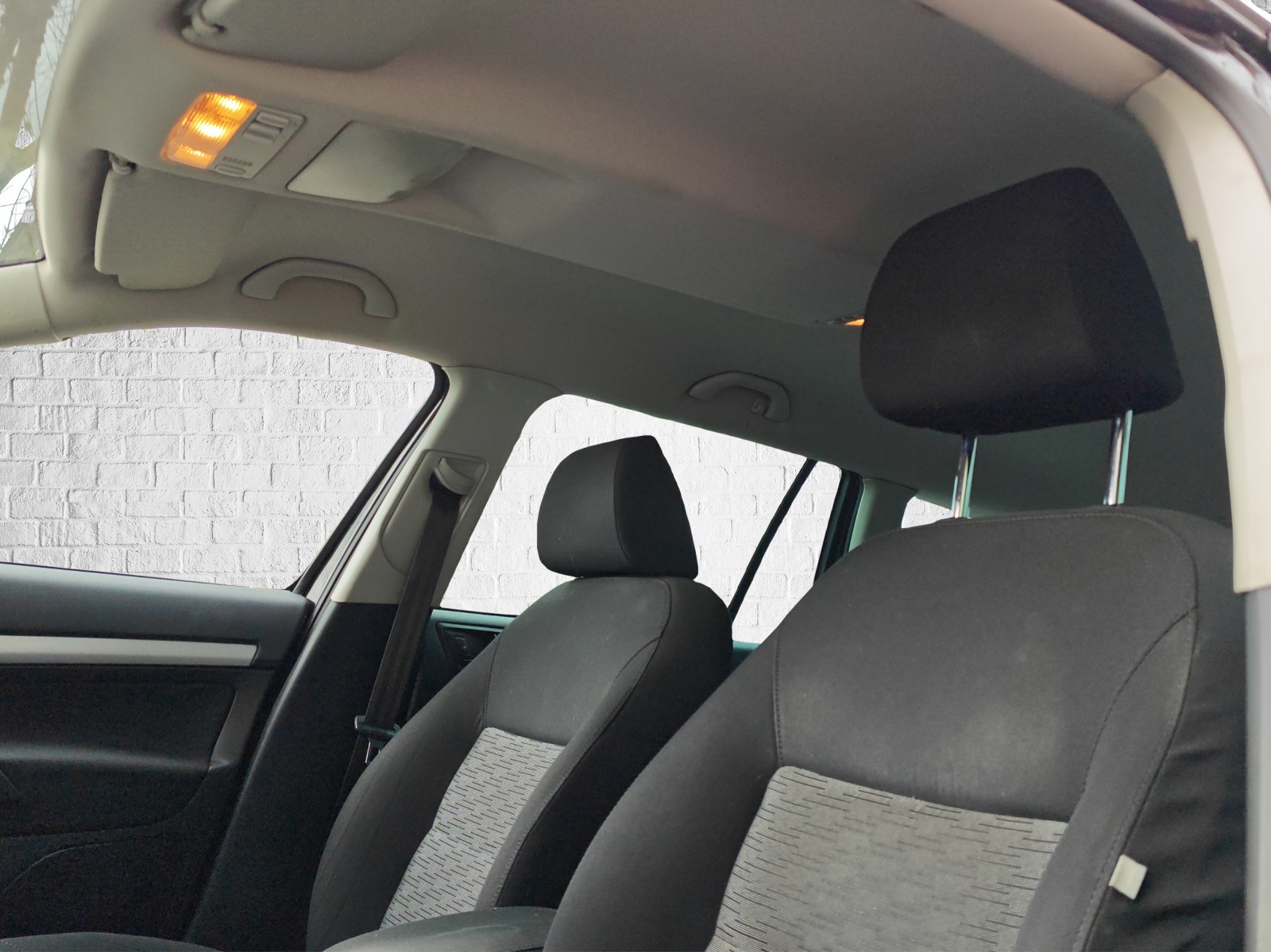 SKODA Octavia Combi 1.8 TSI 50Years 4x4-image-9
