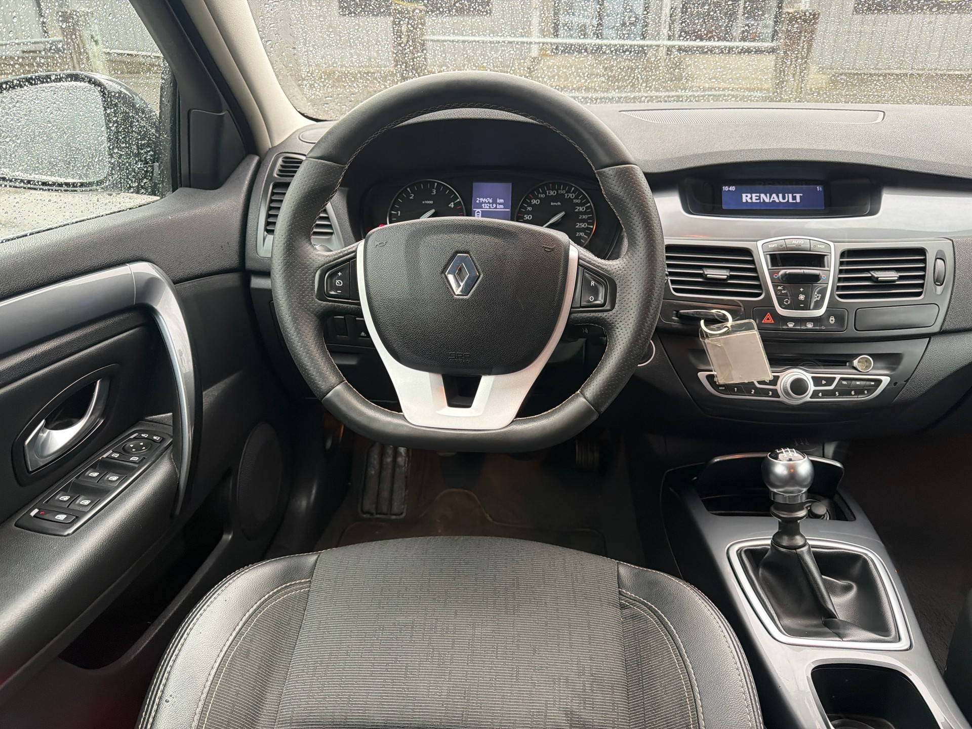 RENAULT Laguna Grandtour 2.0 dCi Expression * Teil-Leder * Klima-auto * Tempomat * PDC H *-image-3