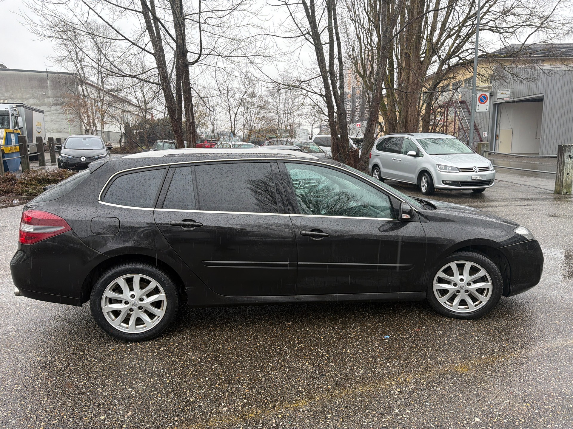 RENAULT Laguna Grandtour 2.0 dCi Expression * Teil-Leder * Klima-auto * Tempomat * PDC H *-image-8
