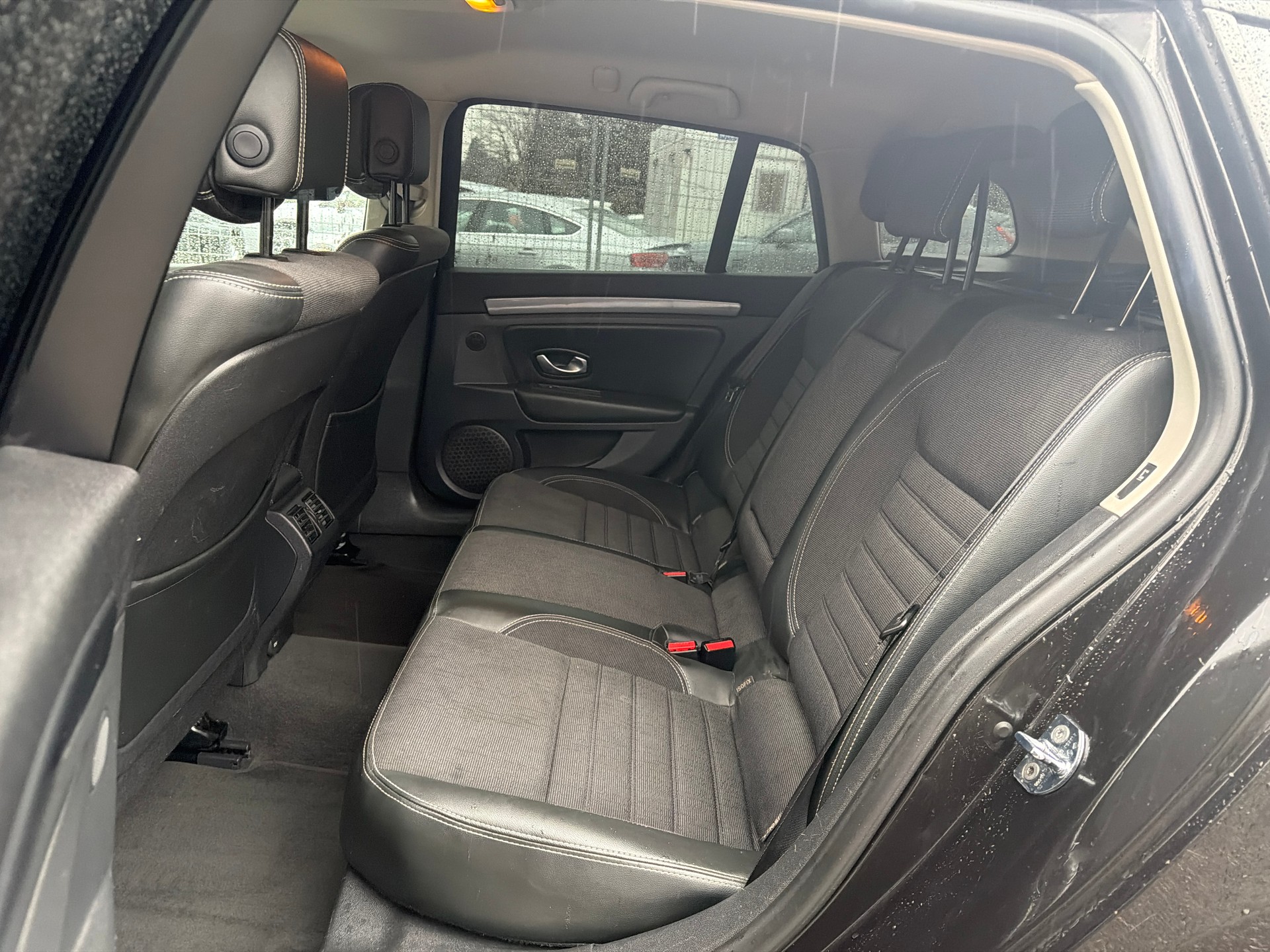 RENAULT Laguna Grandtour 2.0 dCi Expression * Teil-Leder * Klima-auto * Tempomat * PDC H *-image-6