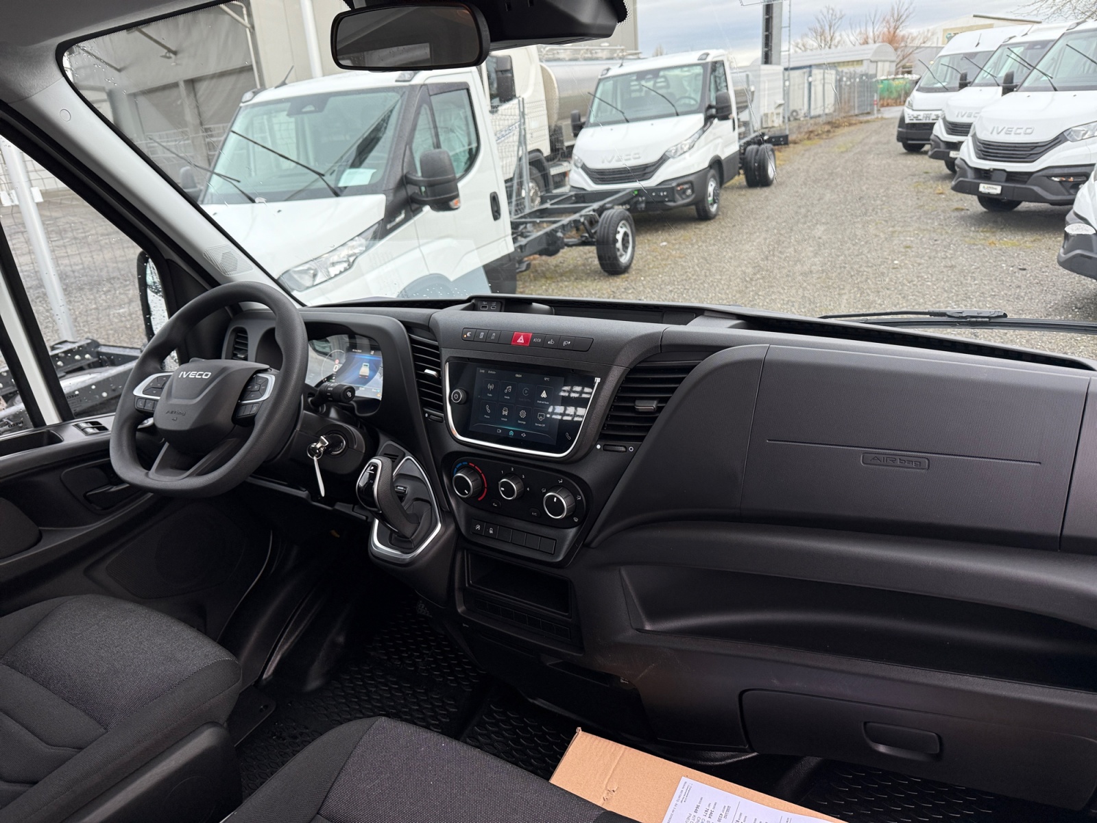 IVECO 35S16A8 mit Werksbrücke Scattolini-image-11