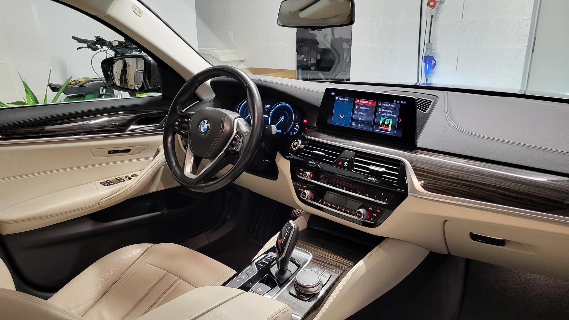 BMW 530e iPerformance Luxury Line Steptronic-image-1