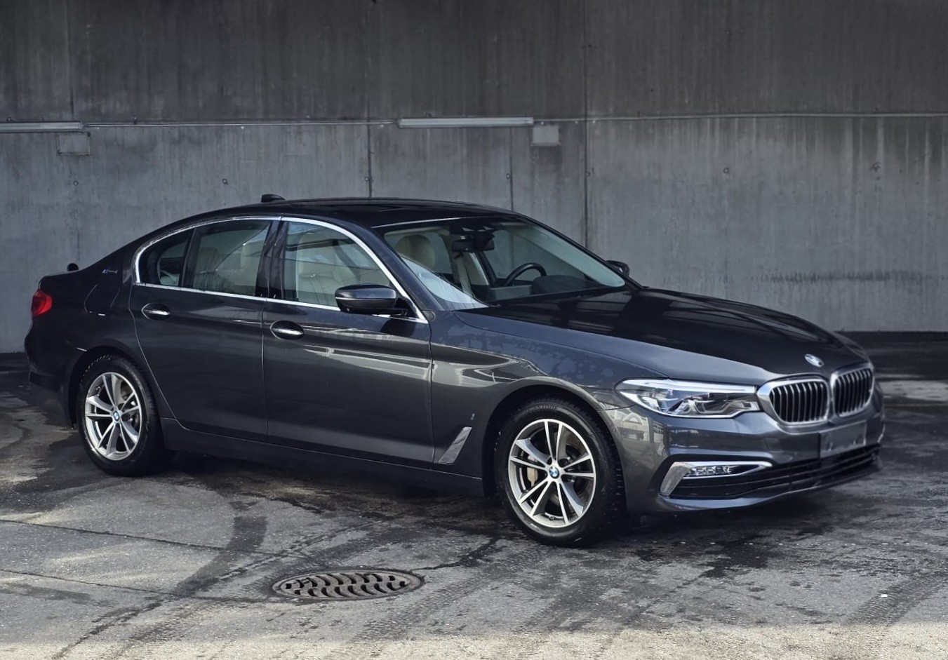 BMW 530e iPerformance Luxury Line Steptronic-image-0