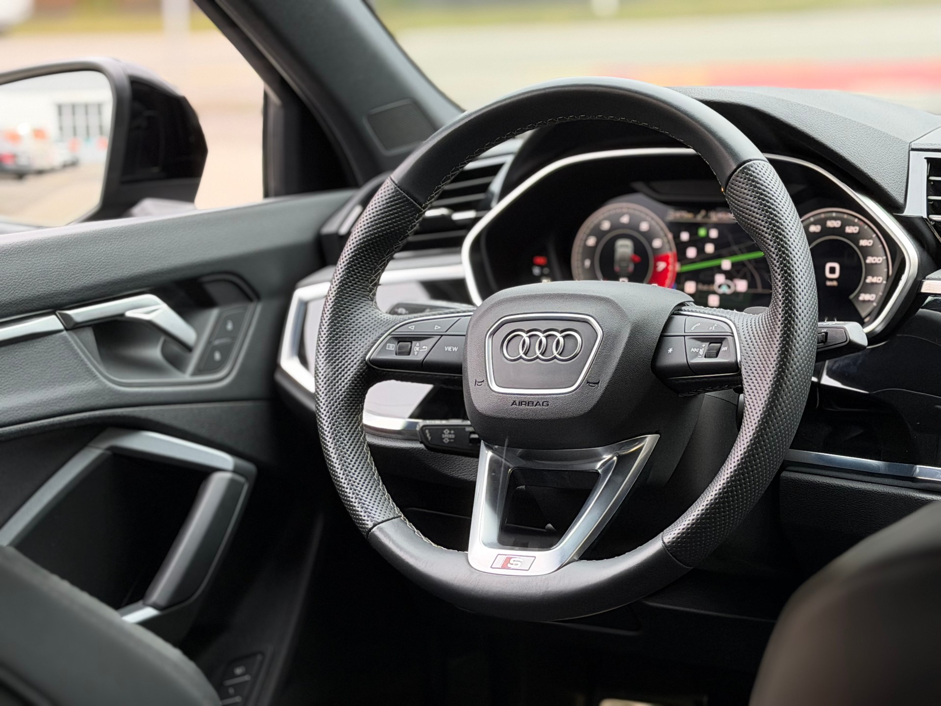 AUDI Q3 Sportback 35 TFSI S line S-tronic-image-10